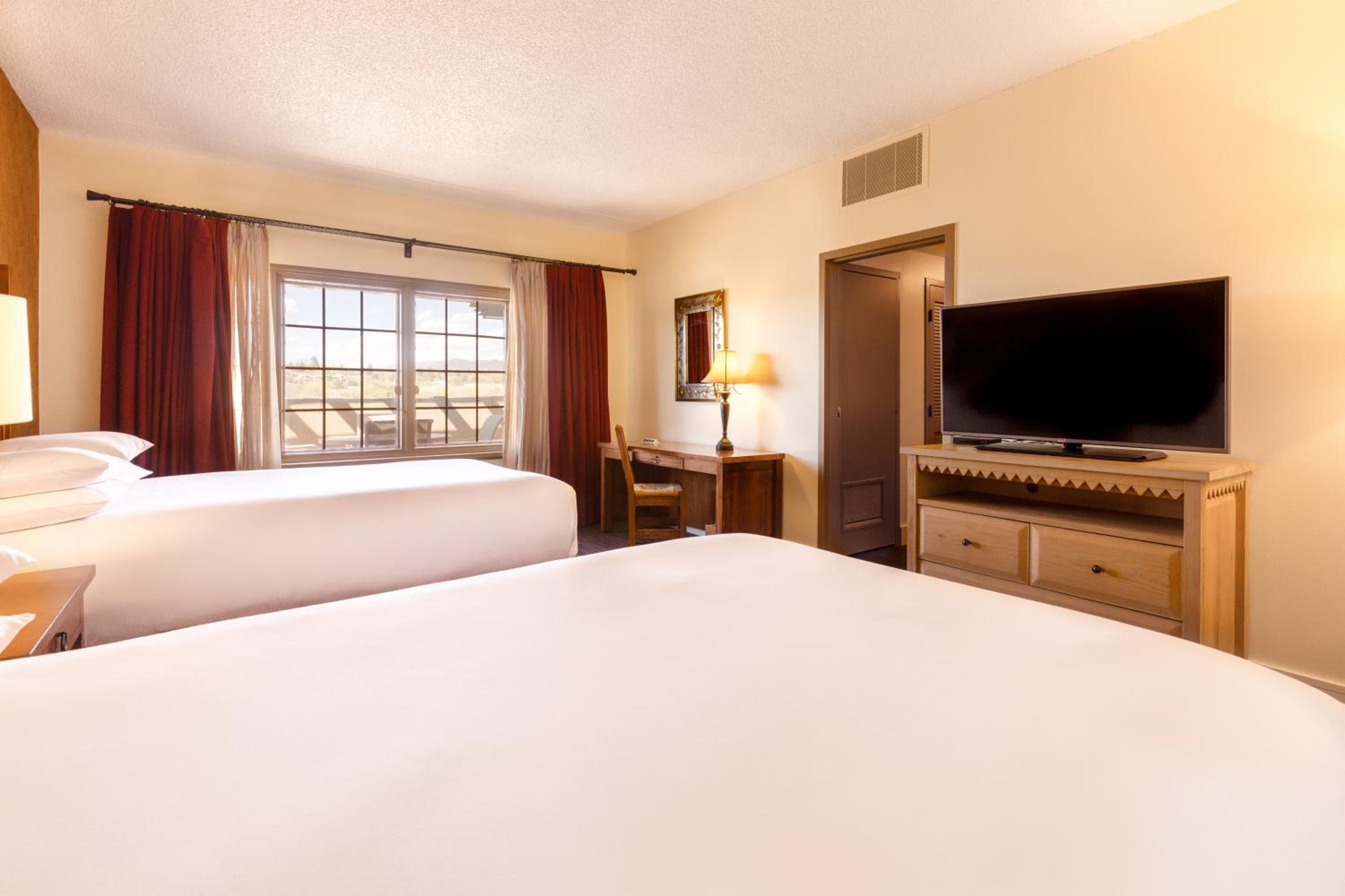 Deluxe Room, 2 Double Beds, City View (Deluxe Double ADA)