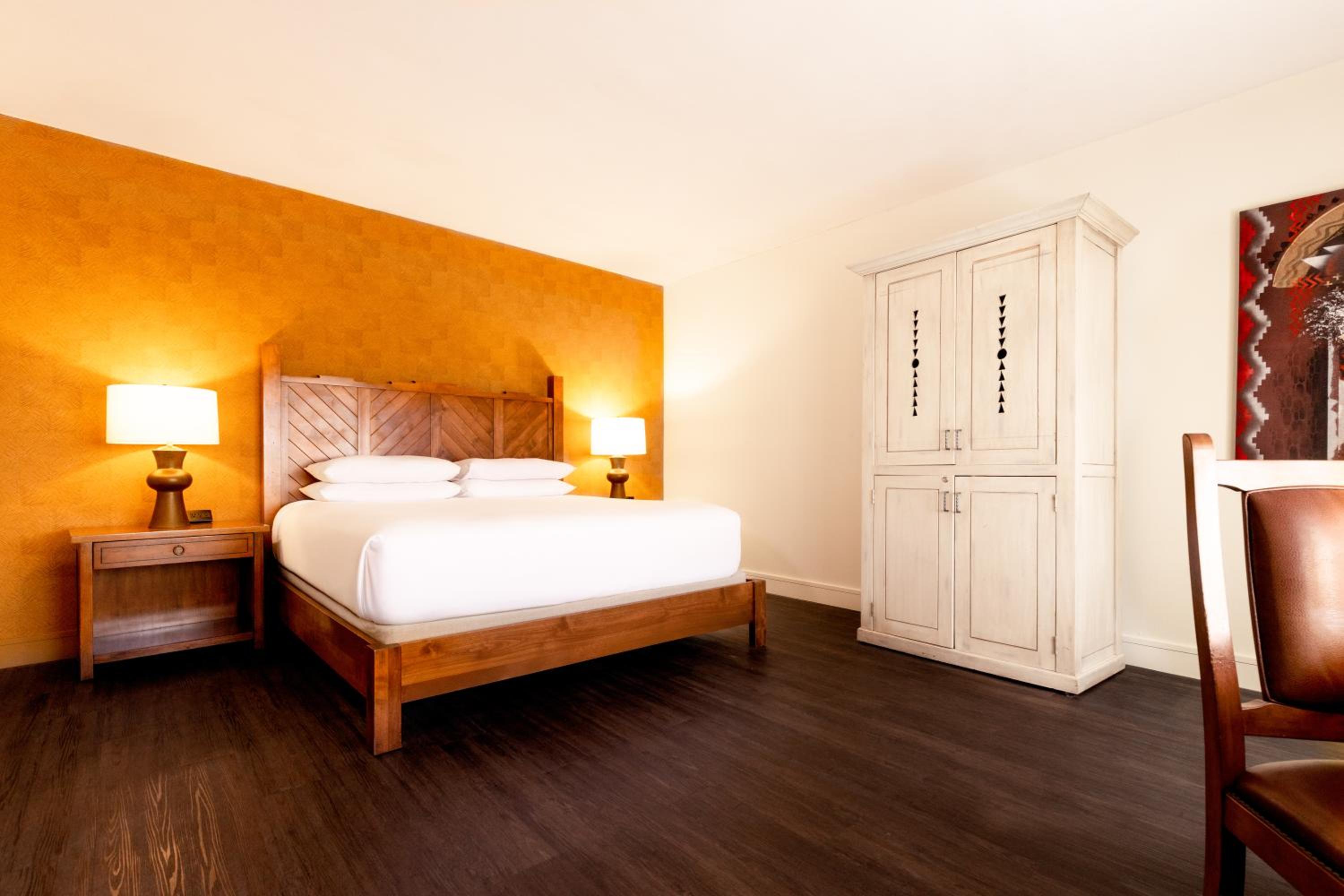 Suite - Photo 2