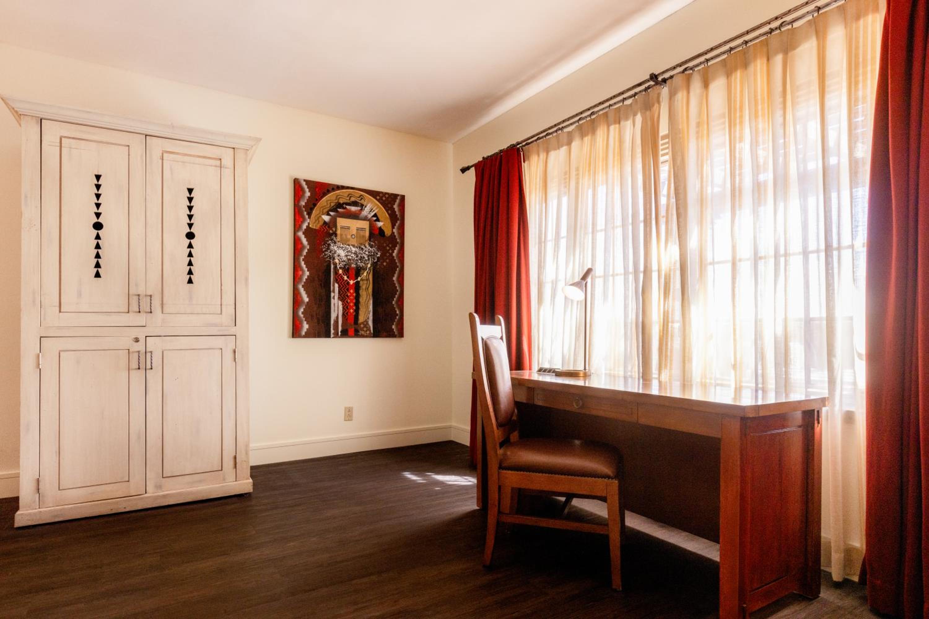 Suite - Photo 5