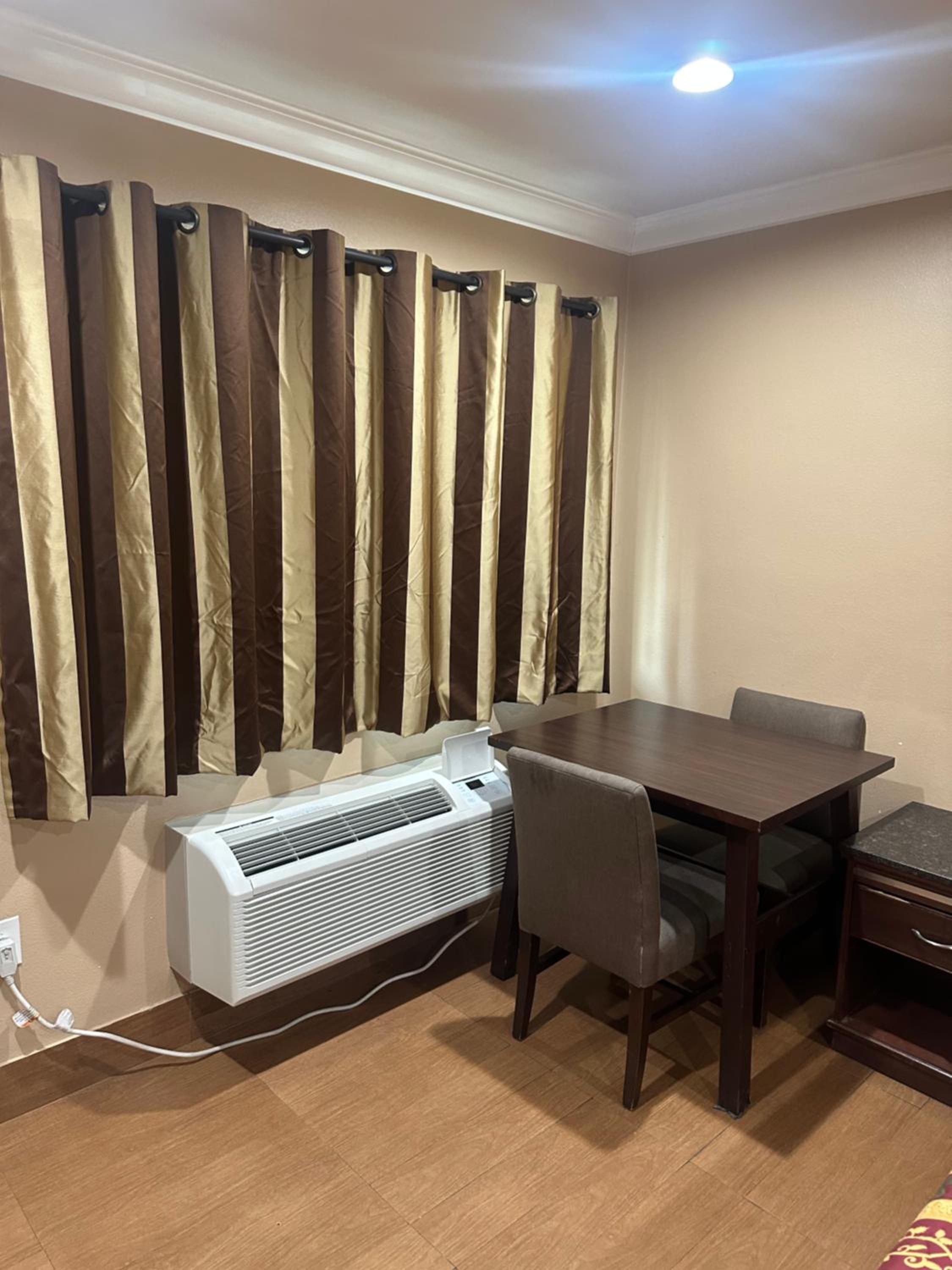 King Suite with Spa Bath - Photo 6