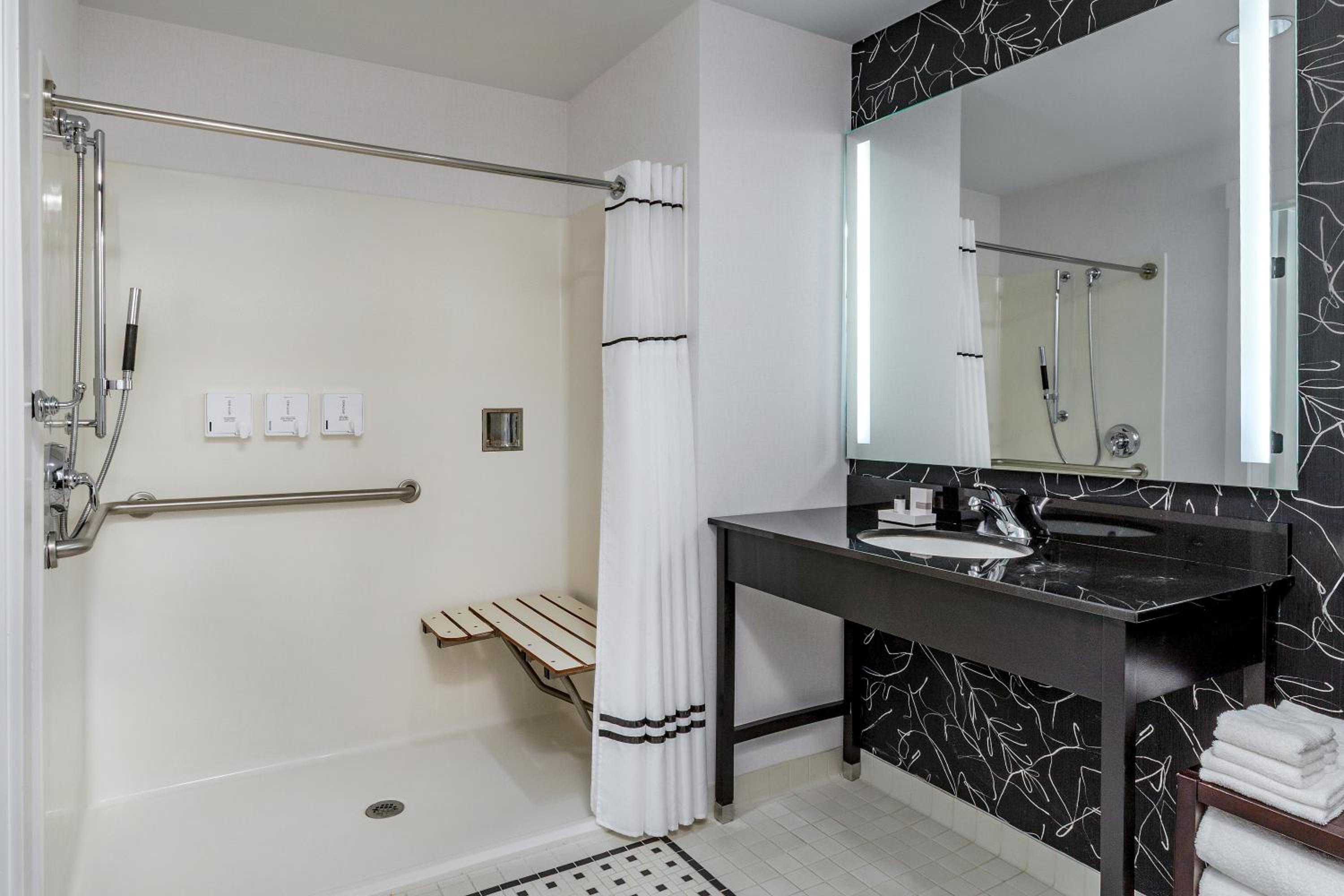 Standard King Room ADA photo 2