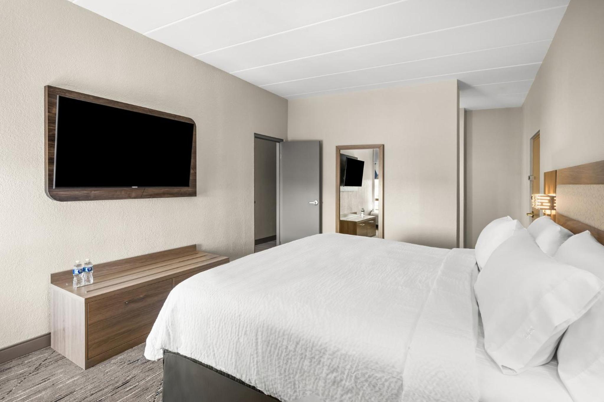 King Suite - Photo 2