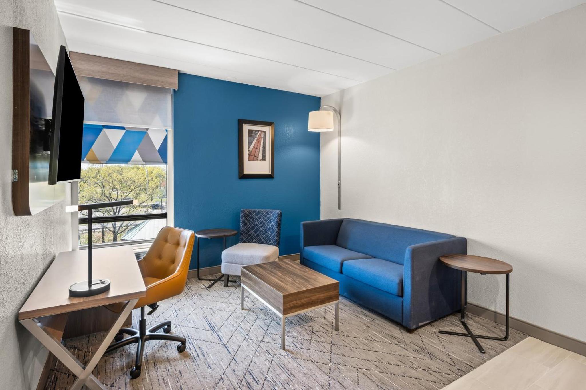 King Suite - Photo 3