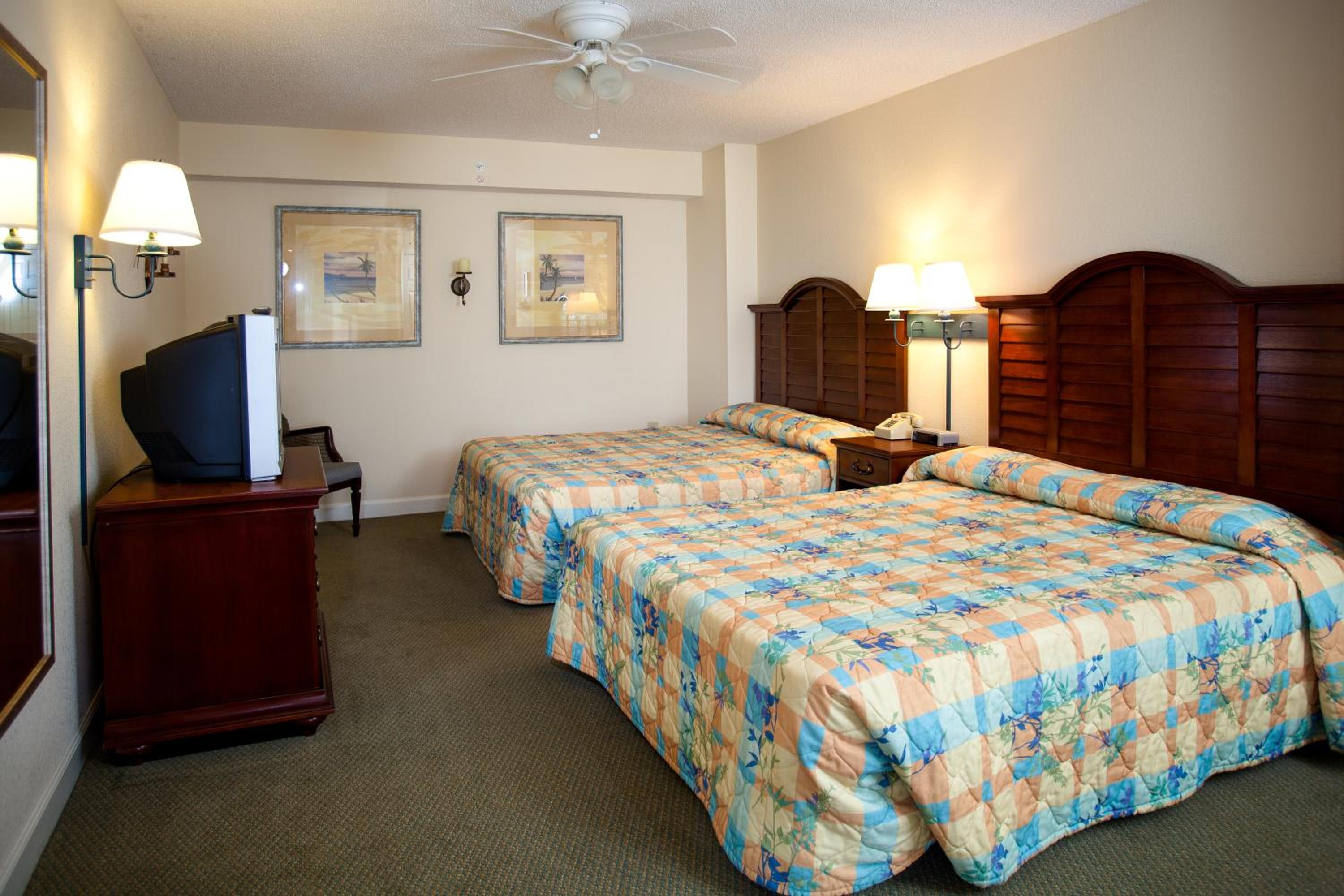 2 Bedroom 2 Bath Side-view Condo with 1 King, 2 Queens and 1 Sleeper Sofa - T27
