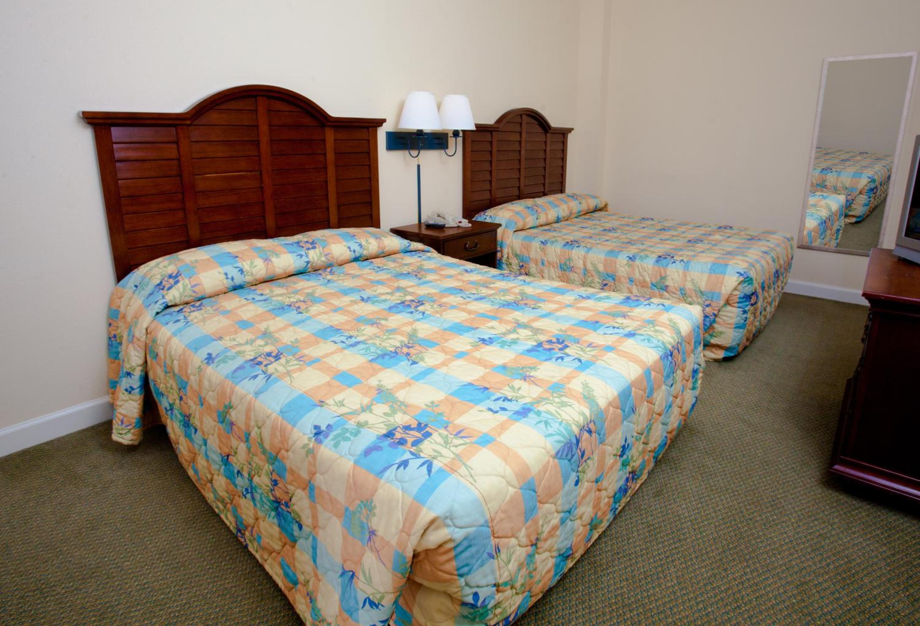 1 Bedroom 1 Bath Oceanfront Condo with 2 Queens, Sleeper Sofa and Wall Bed - T22