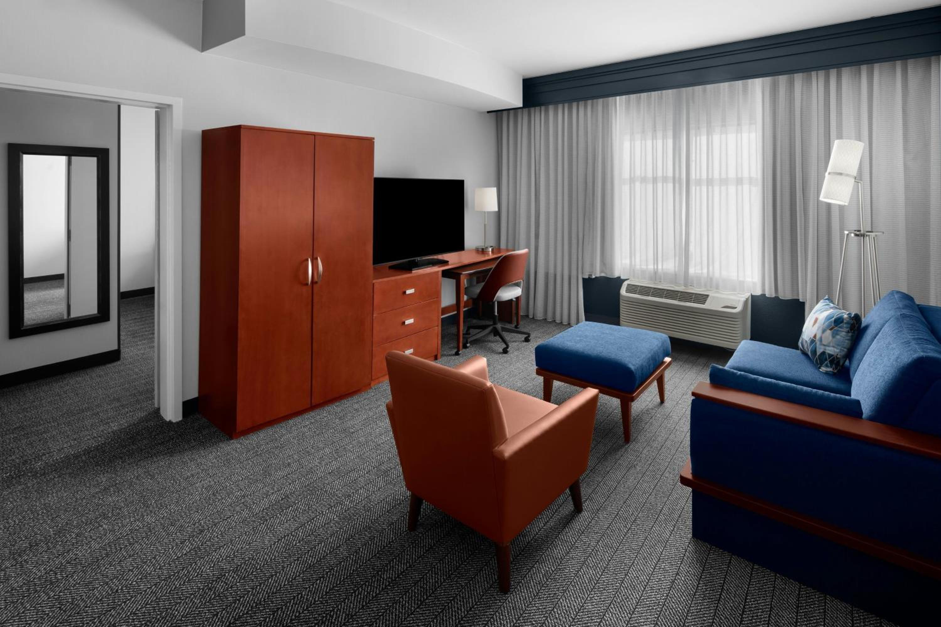 Suite with Two Queen Beds and Two Sofa Beds - Photo 3