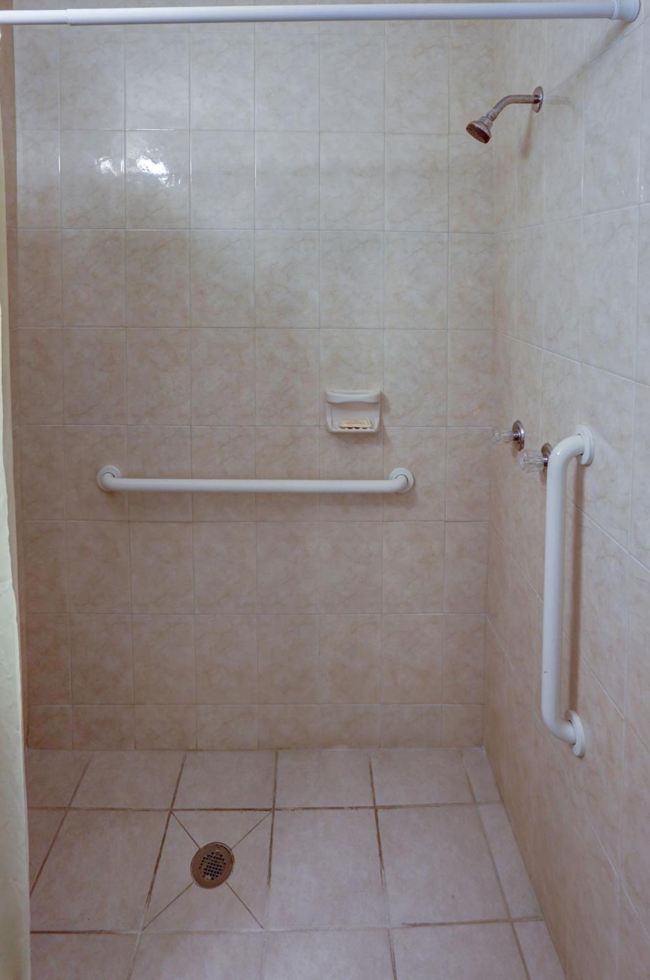 Il cortile del motel di Richard, Foto 2