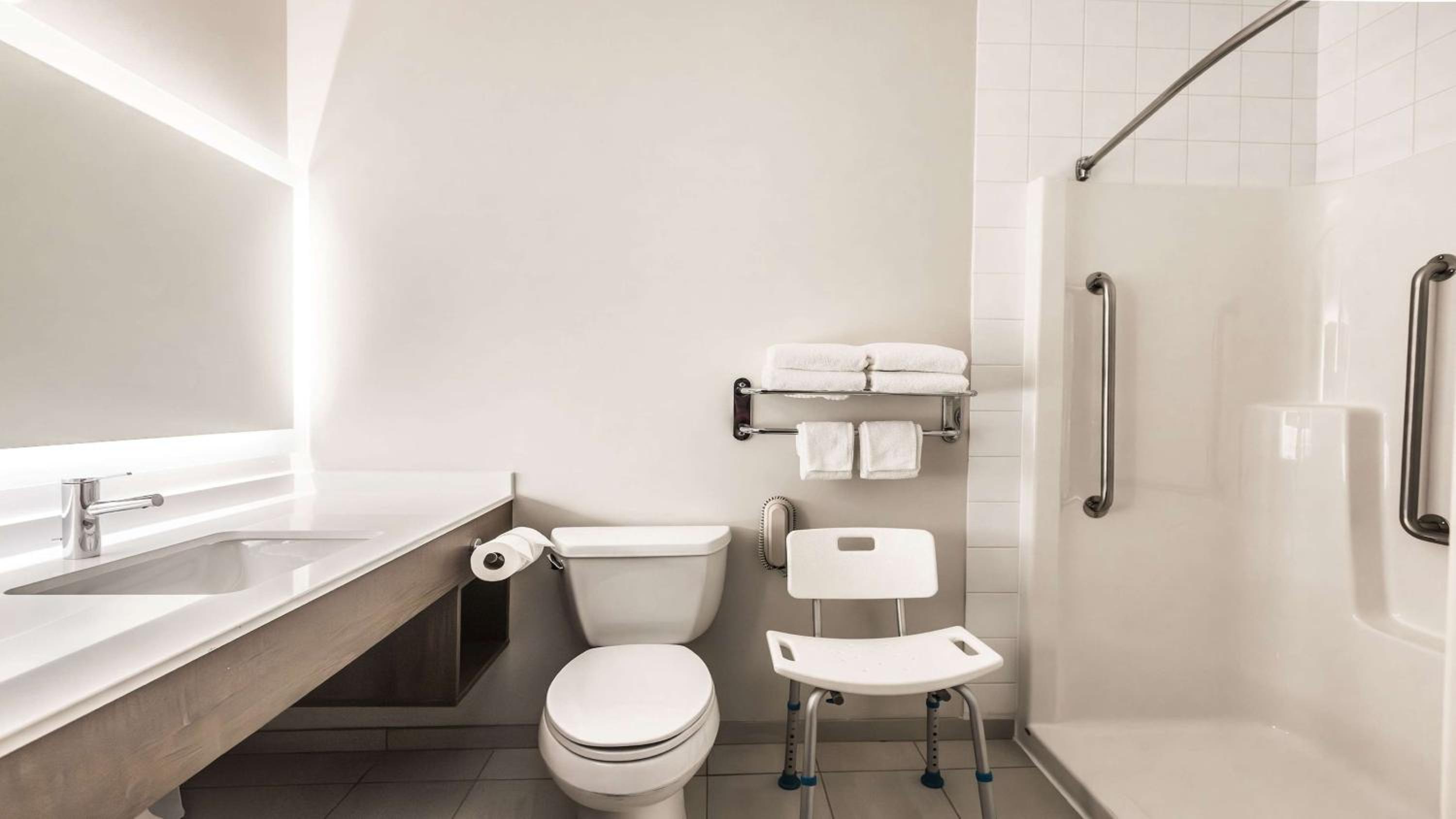 King Room - Mobility Access/Hearing Accessible - Photo 1