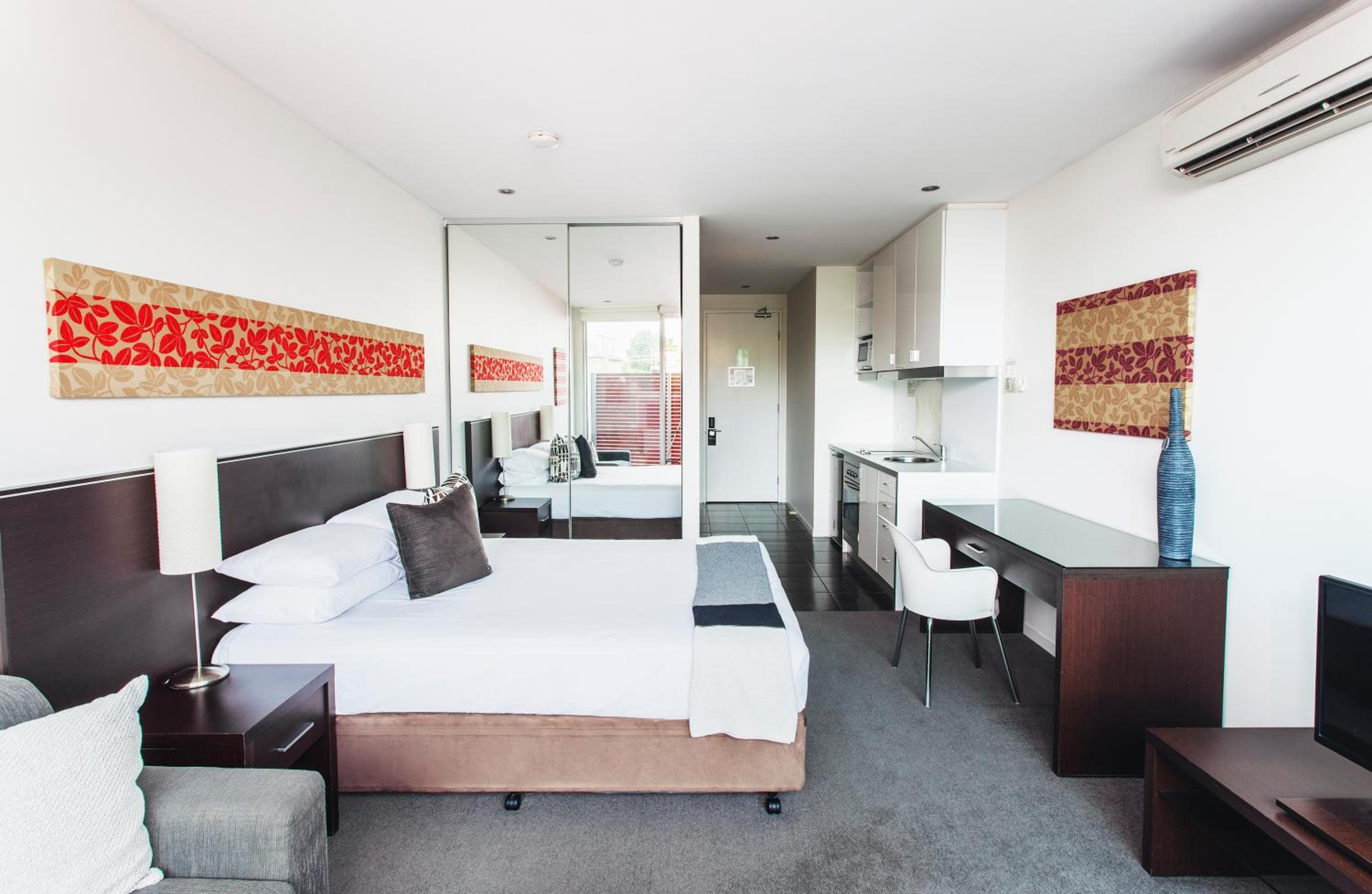 Studio Apartment photo 3