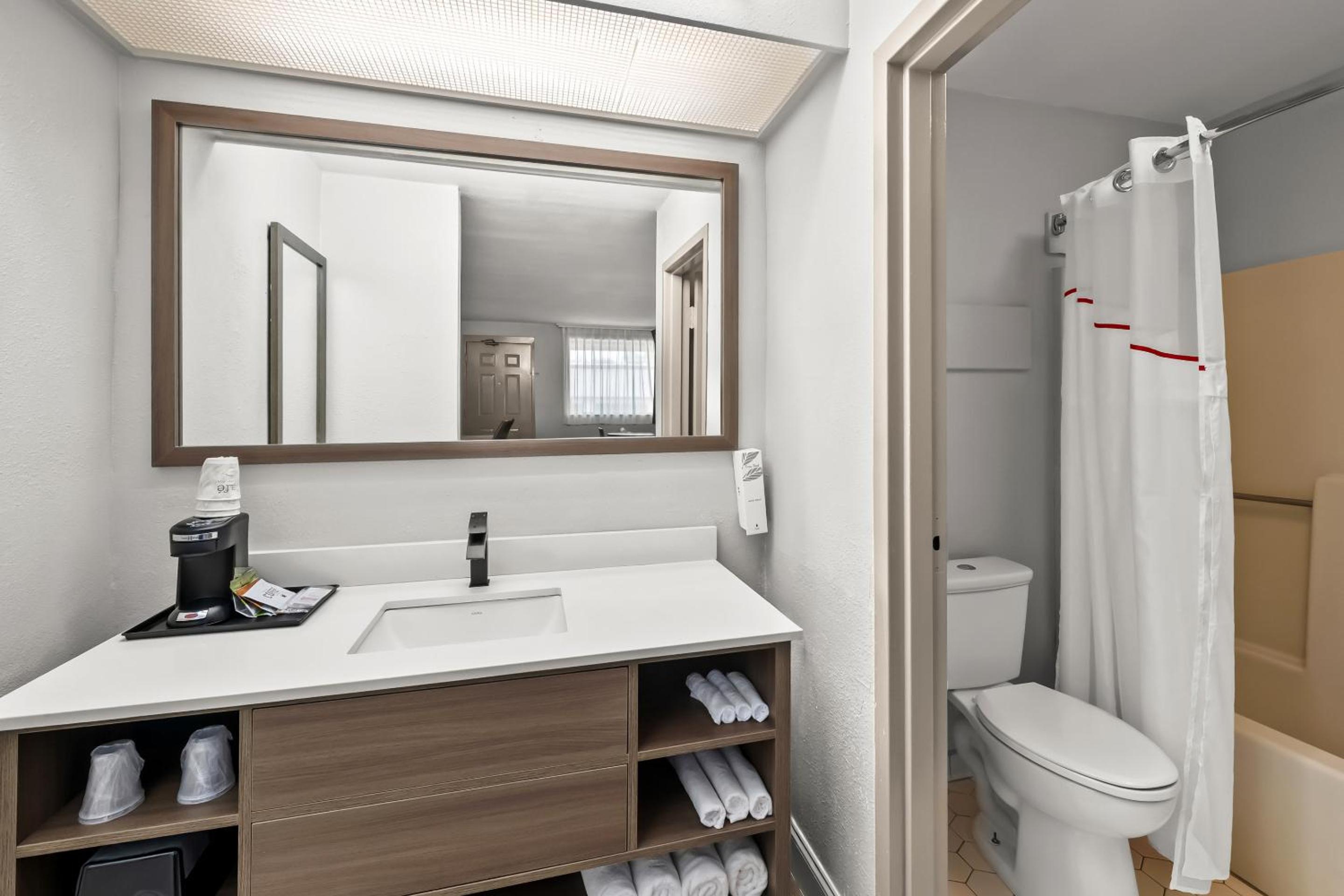 Superior Room with Two Double Beds Non-Smoking - Photo 6