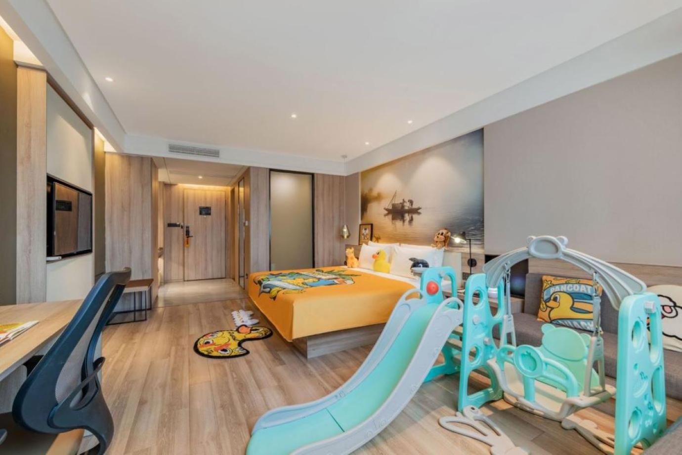 Deluxe Double Room (2 Adults + 1 Child) photo 1