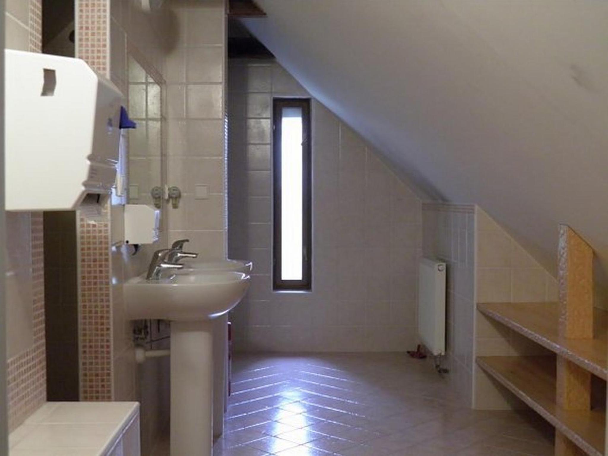 Dormitory Room (10 adults) photo 3