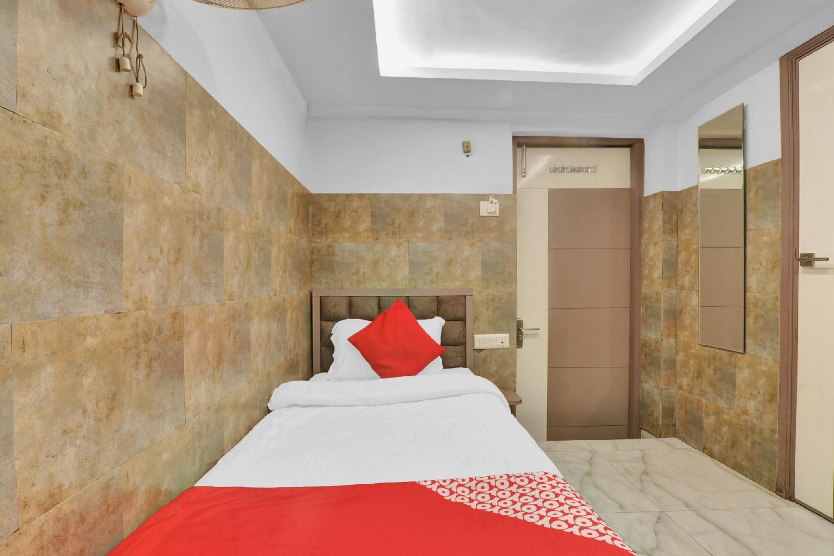 Standard Double Room with Fan photo 3