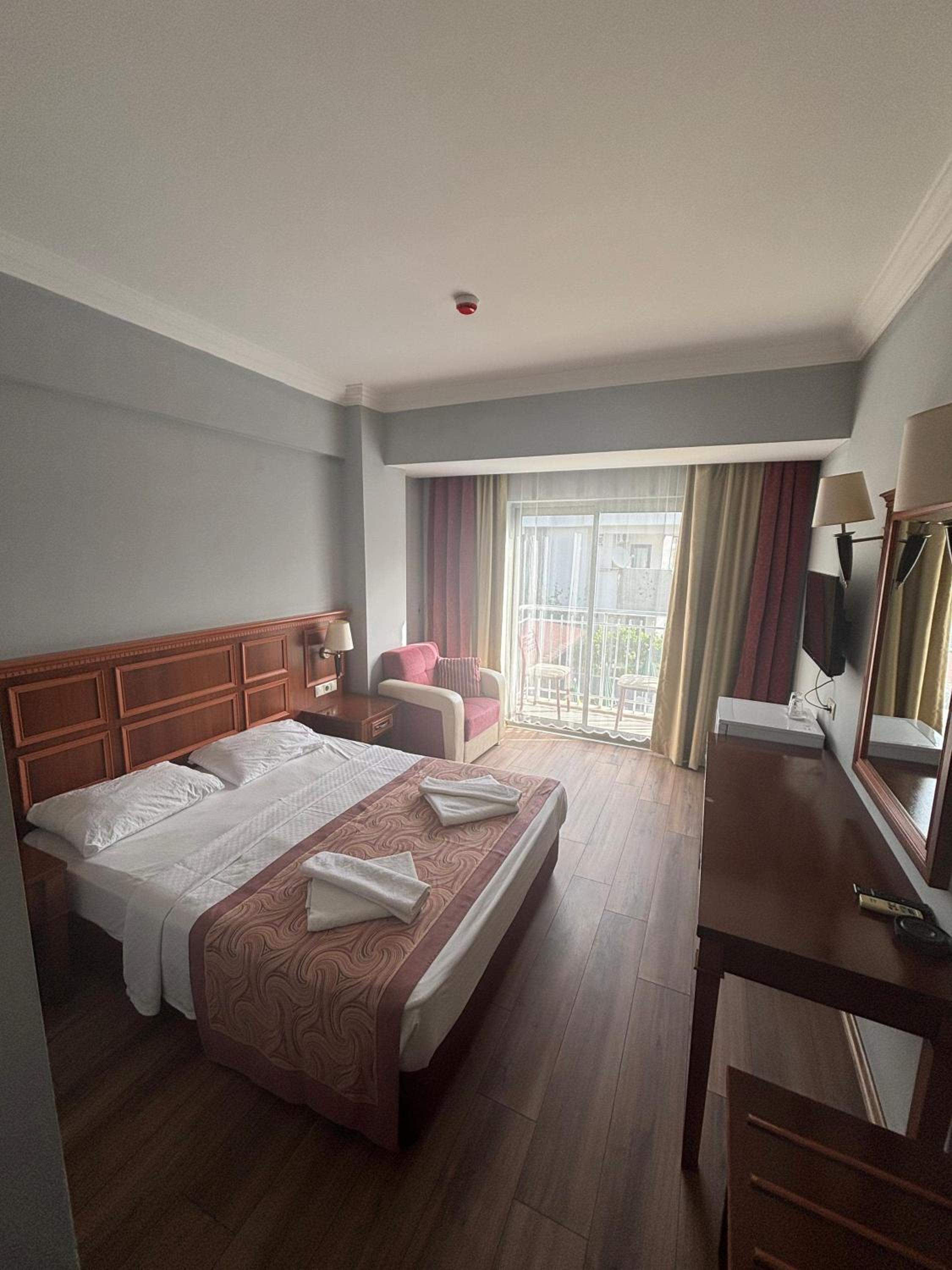 Double or Twin Room photo 3