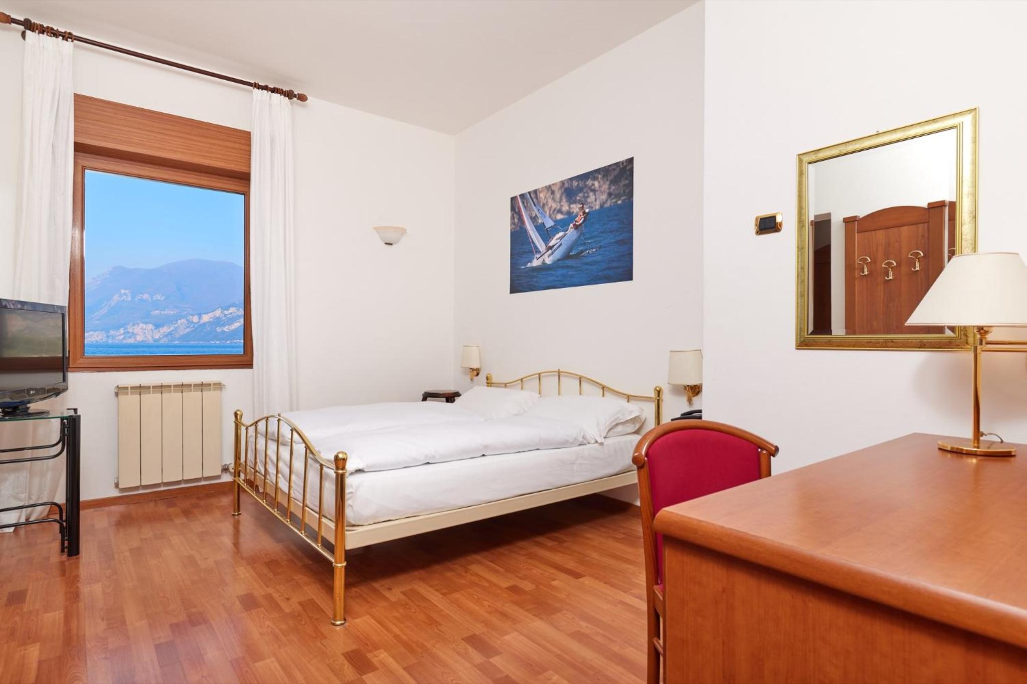 Double Room with Lake View photo 2