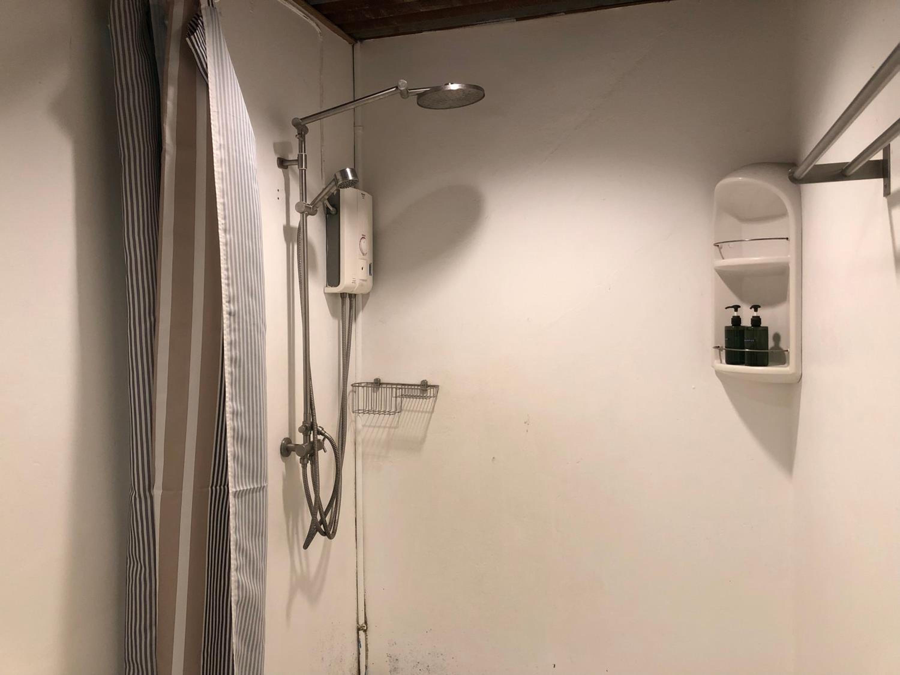 Twin Room with Private Bathroom photo 3