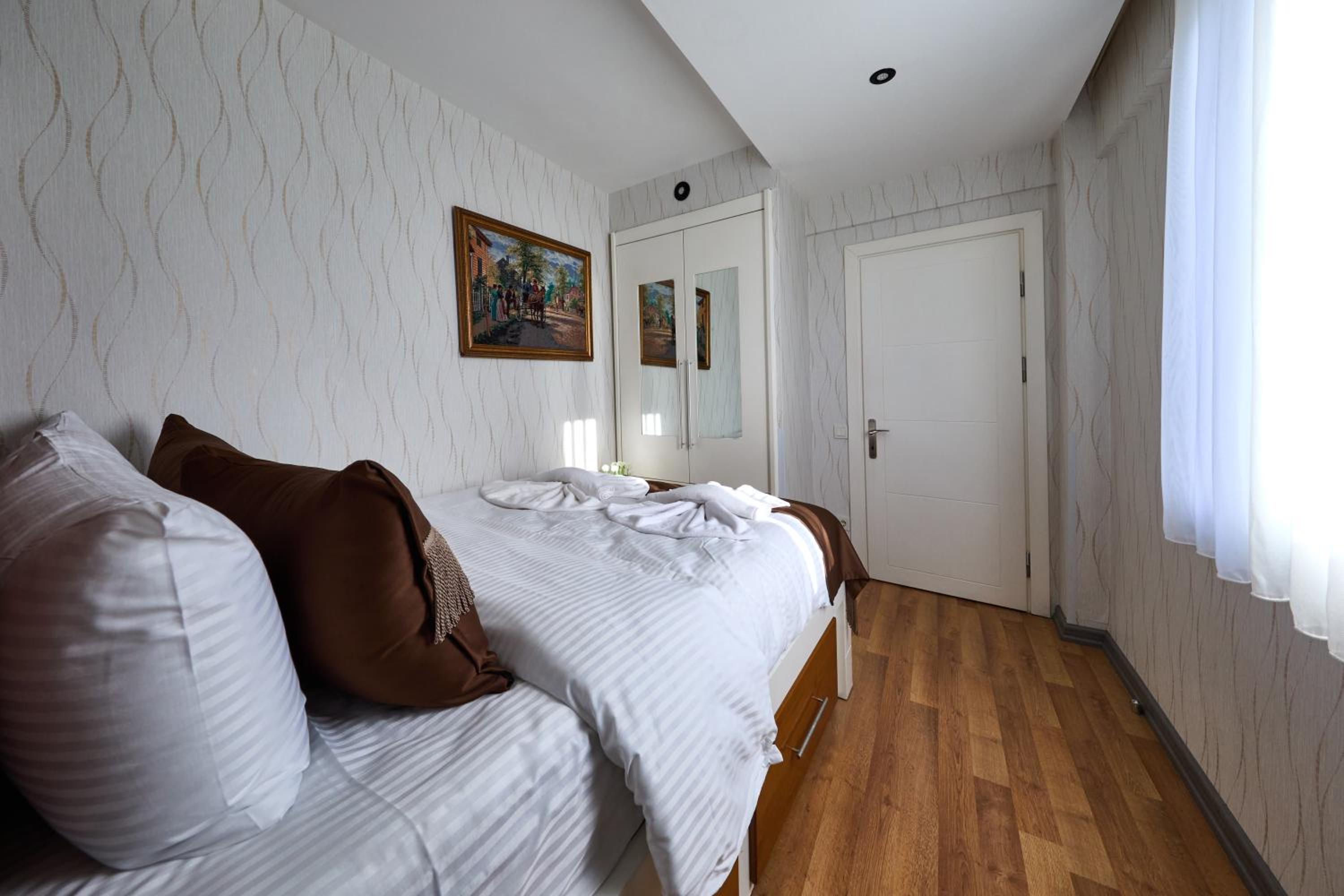 Queen Suite photo 2