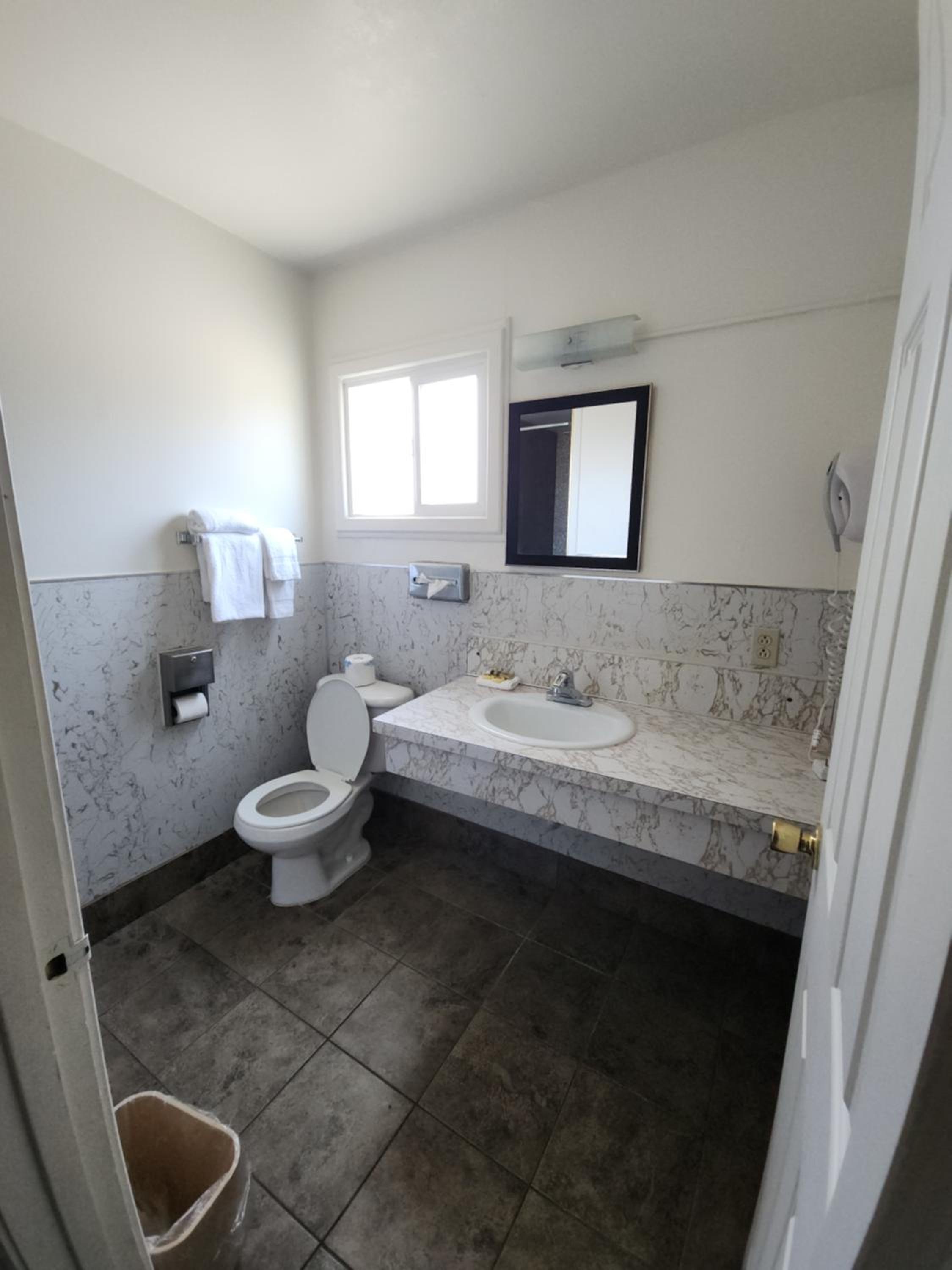 Two-Bedroom Suite - Photo 4