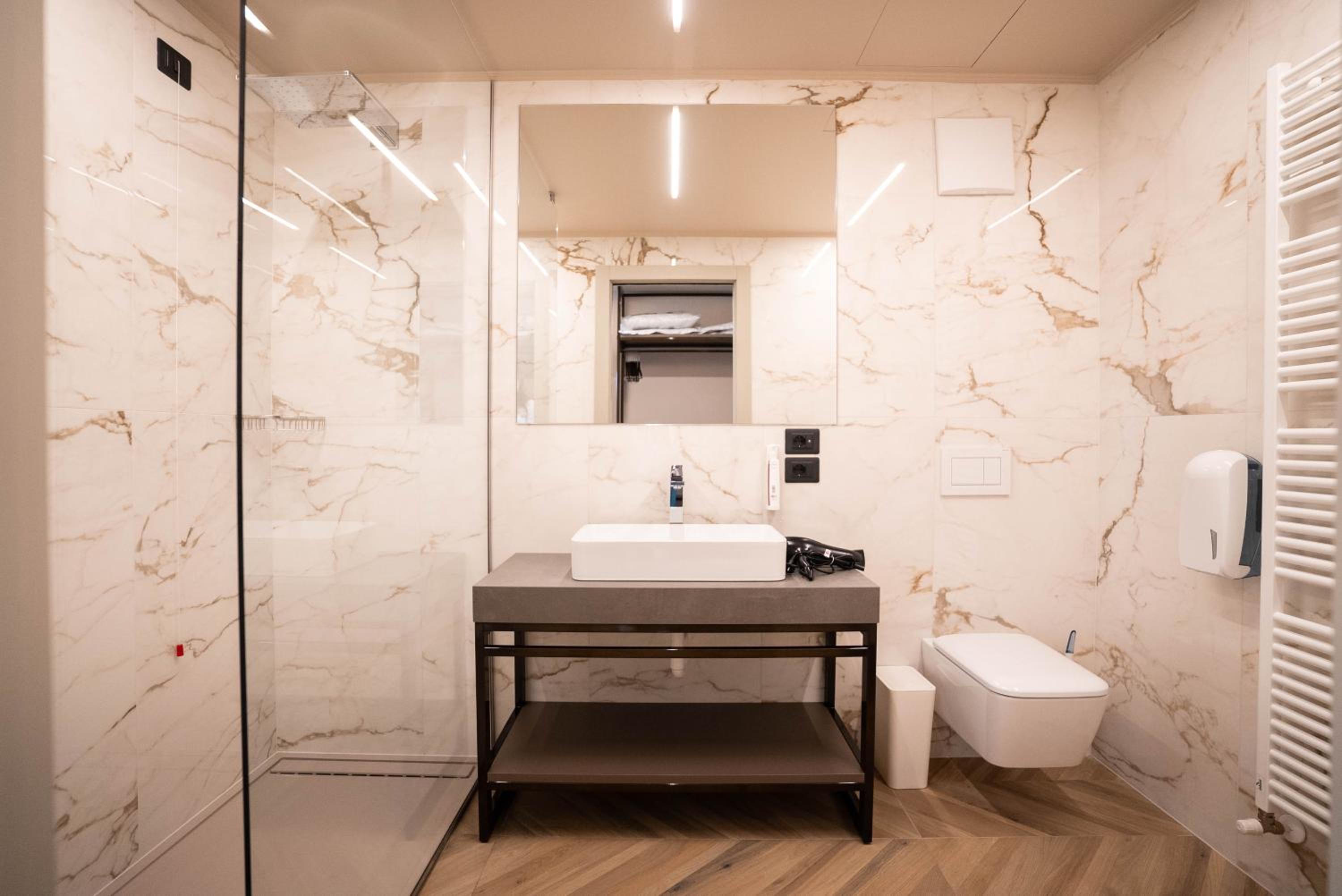 Deluxe Suite with Spa Bath