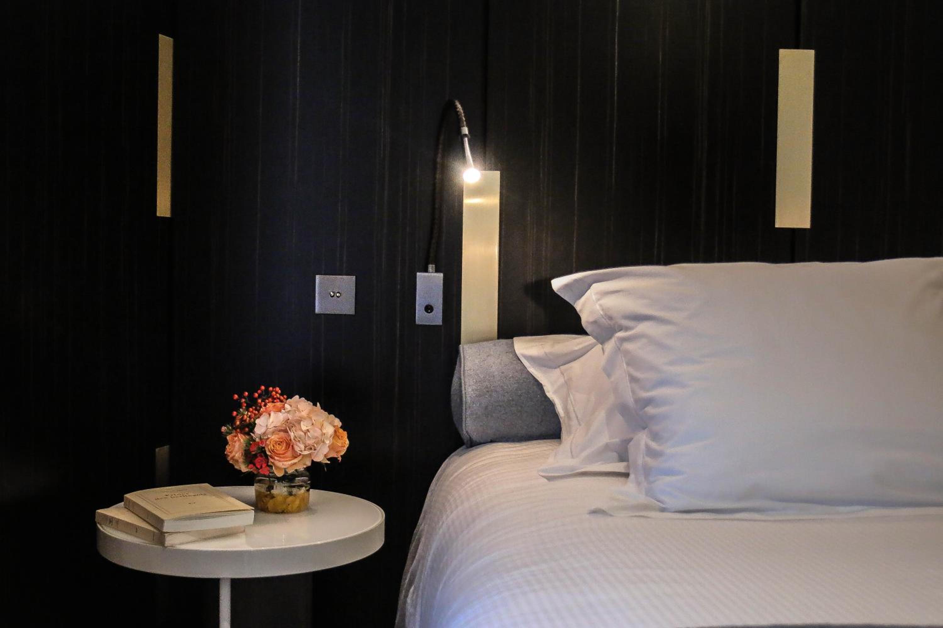 Junior Suite with Free Bottle of Champagne photo 3