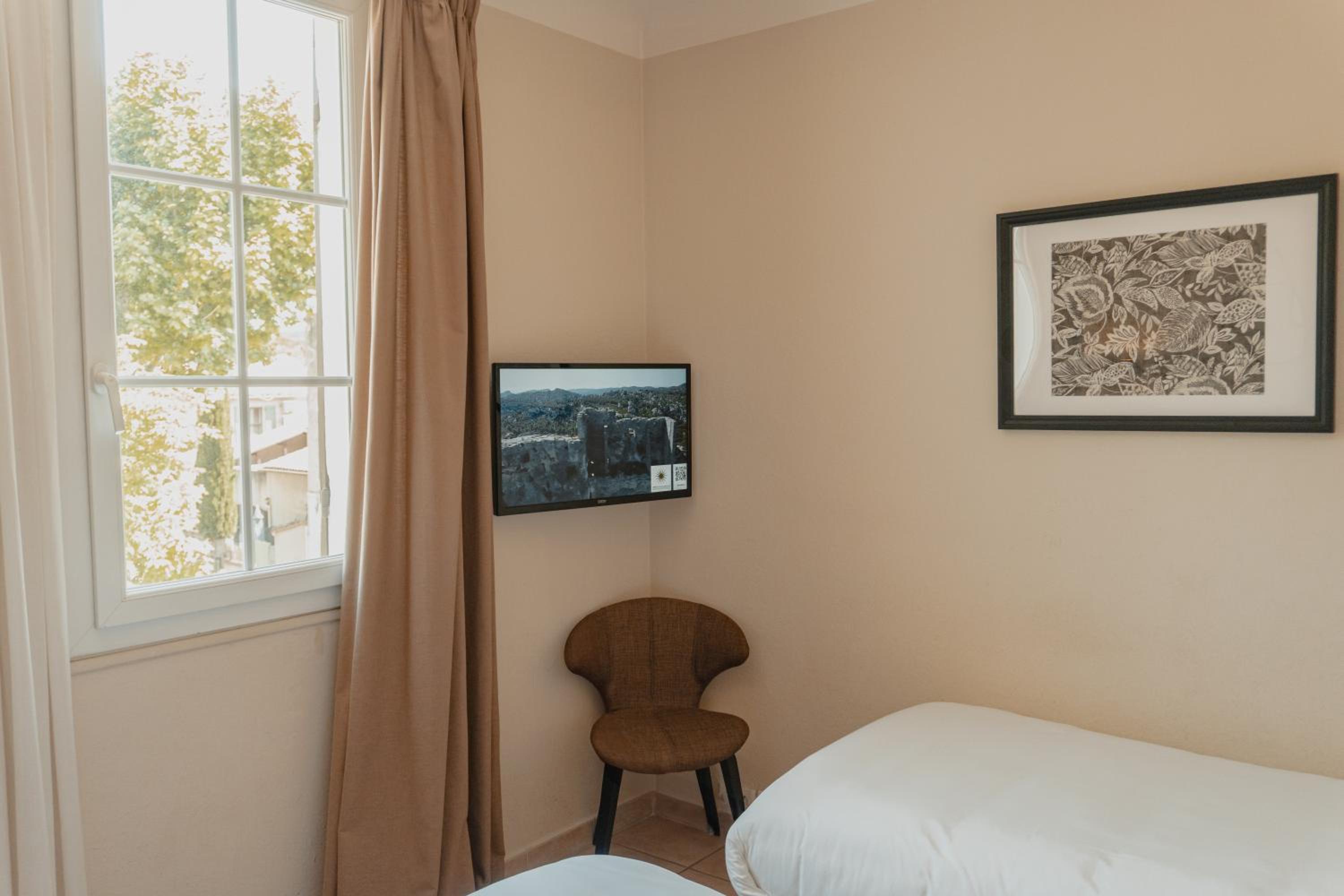 Triple Room with City View