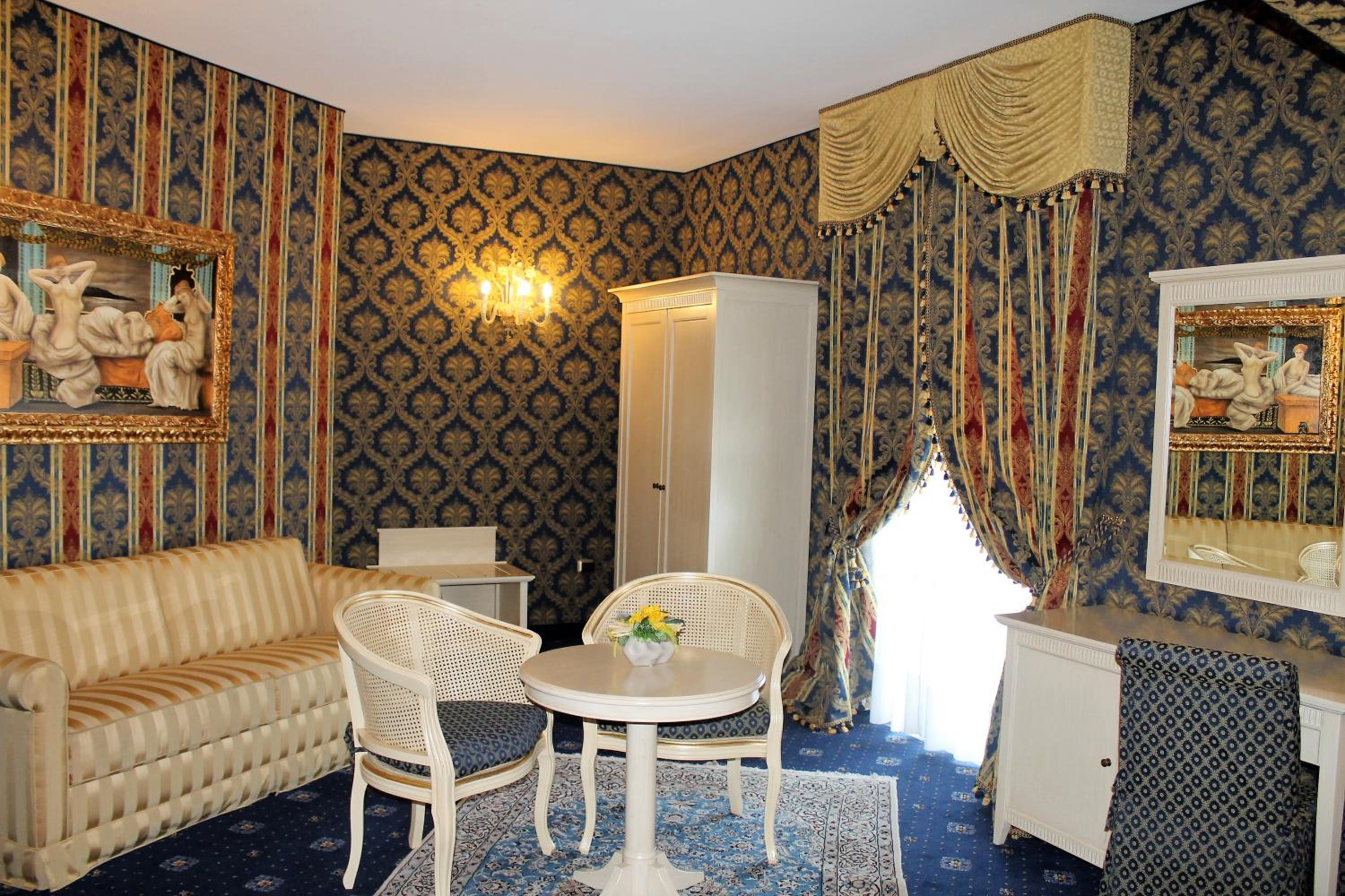Suite - Photo 4