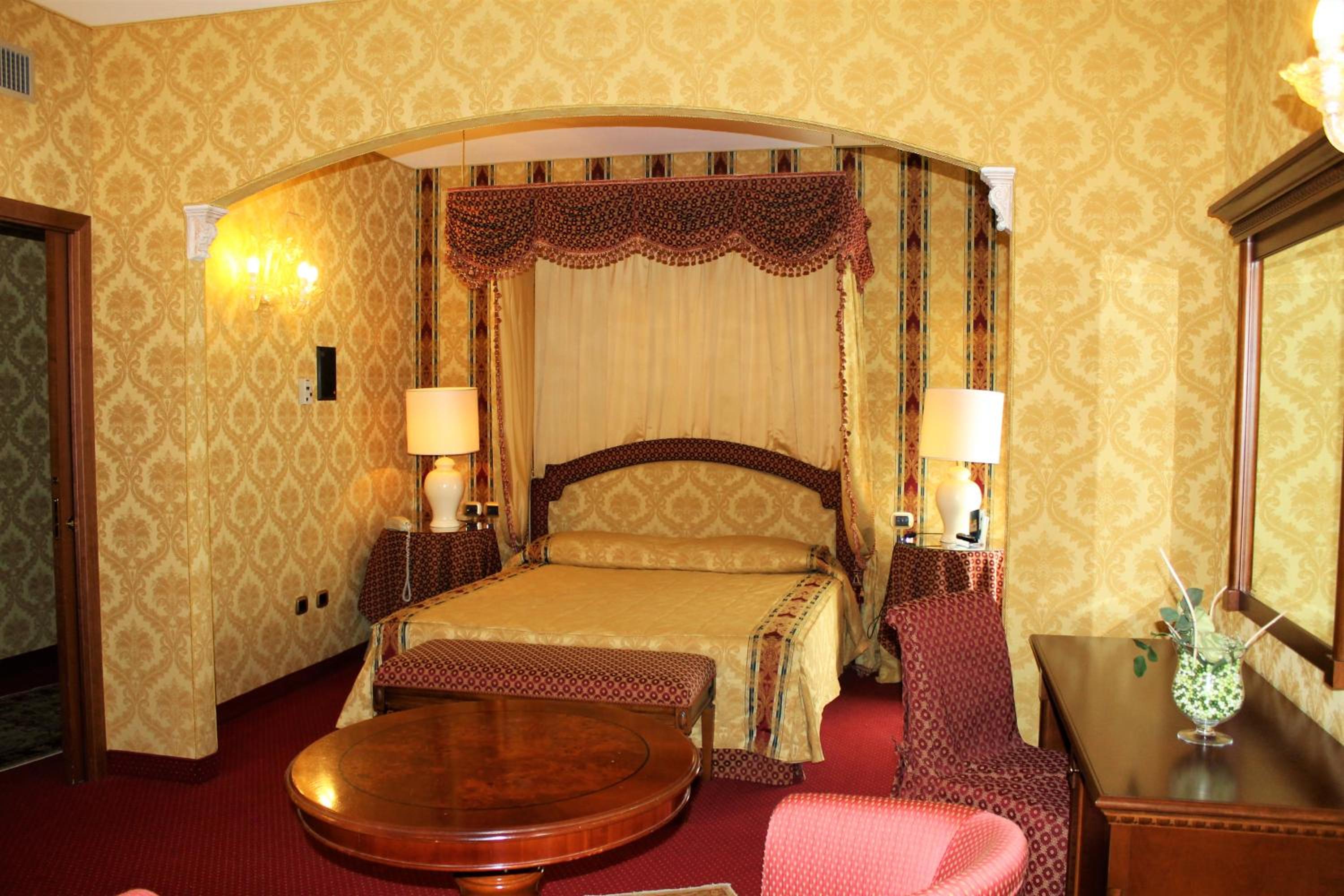 Suite - Photo 5