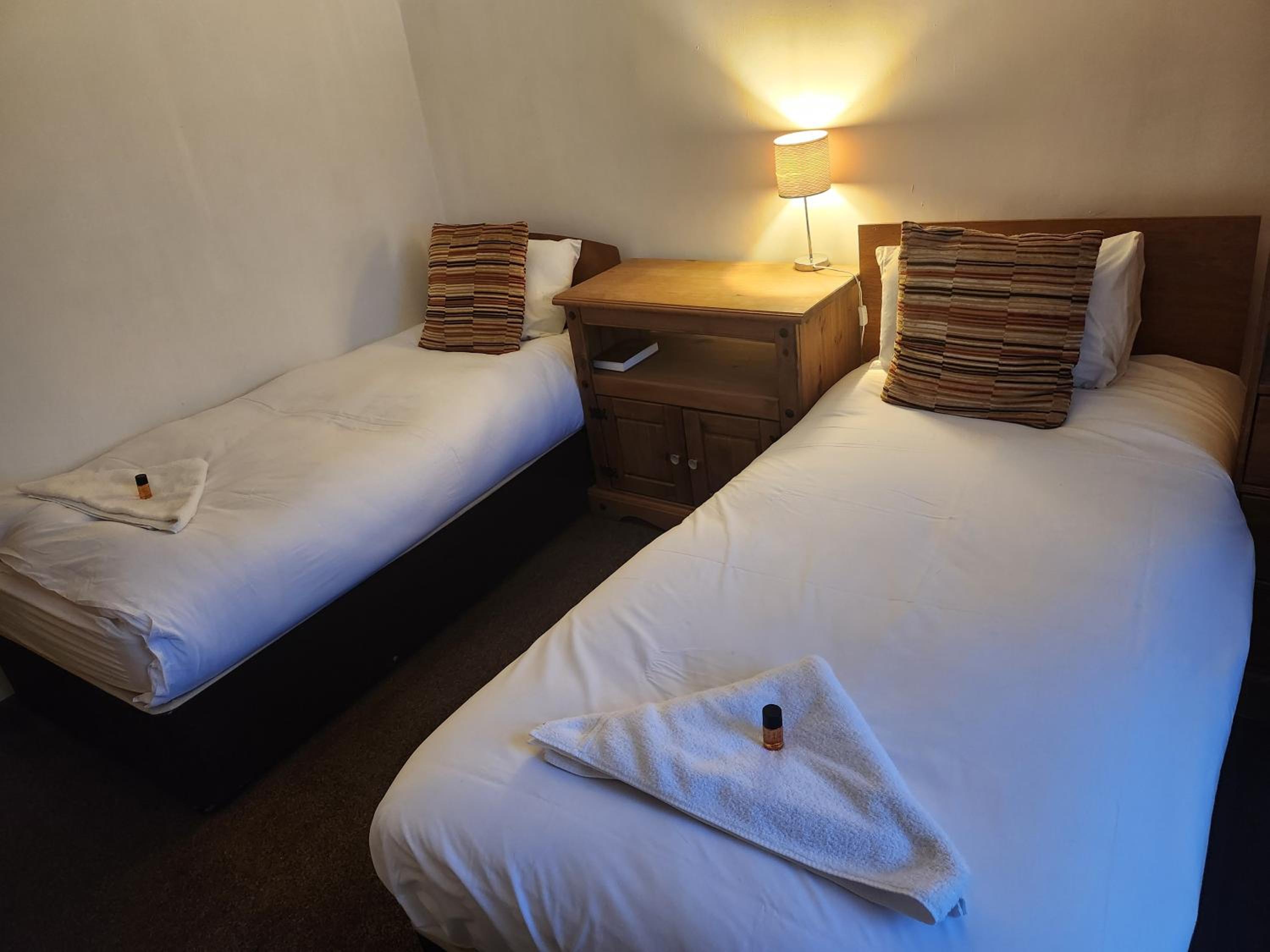Budget Twin Room - Photo 2
