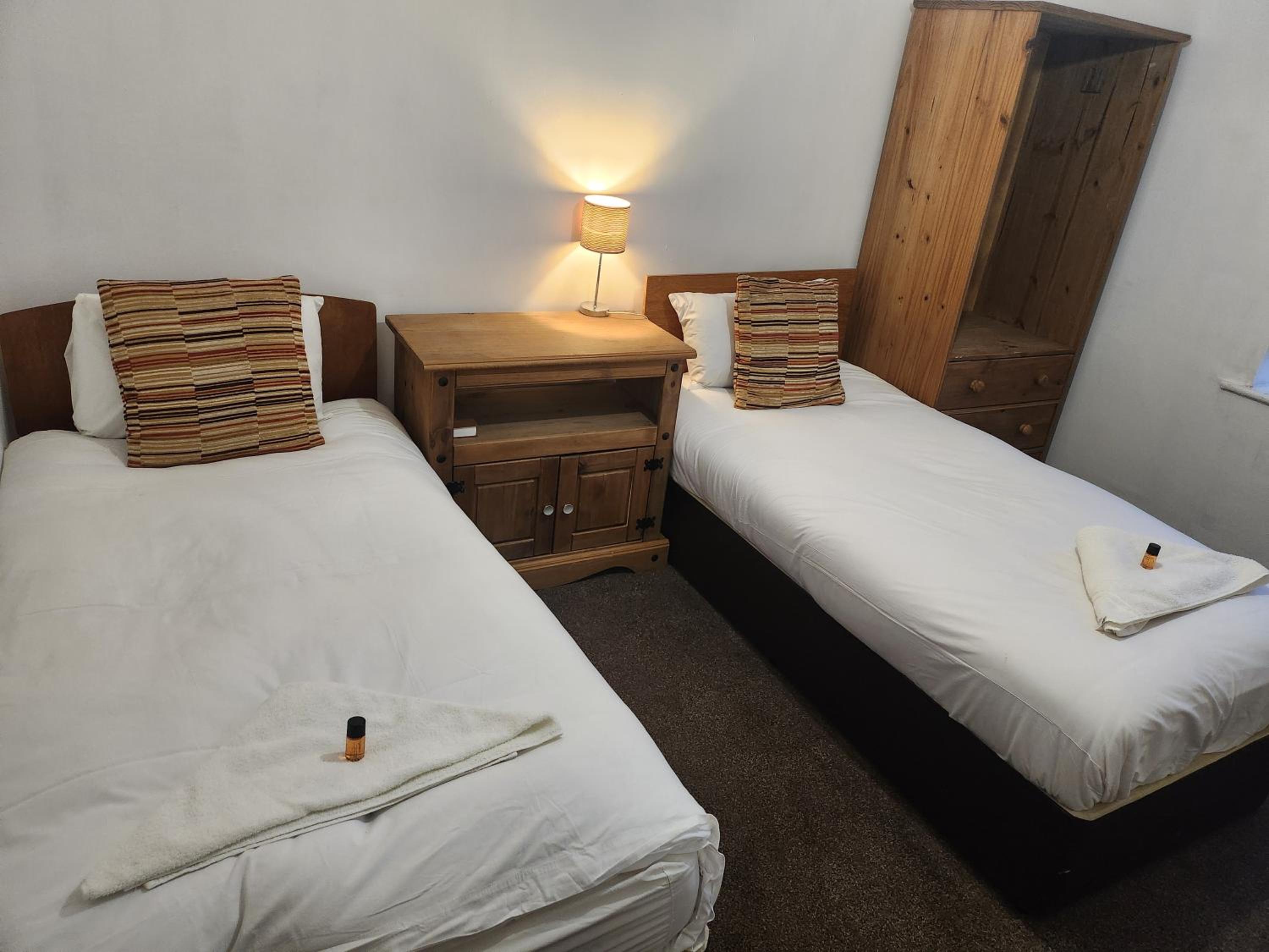 Budget Twin Room - Photo 1