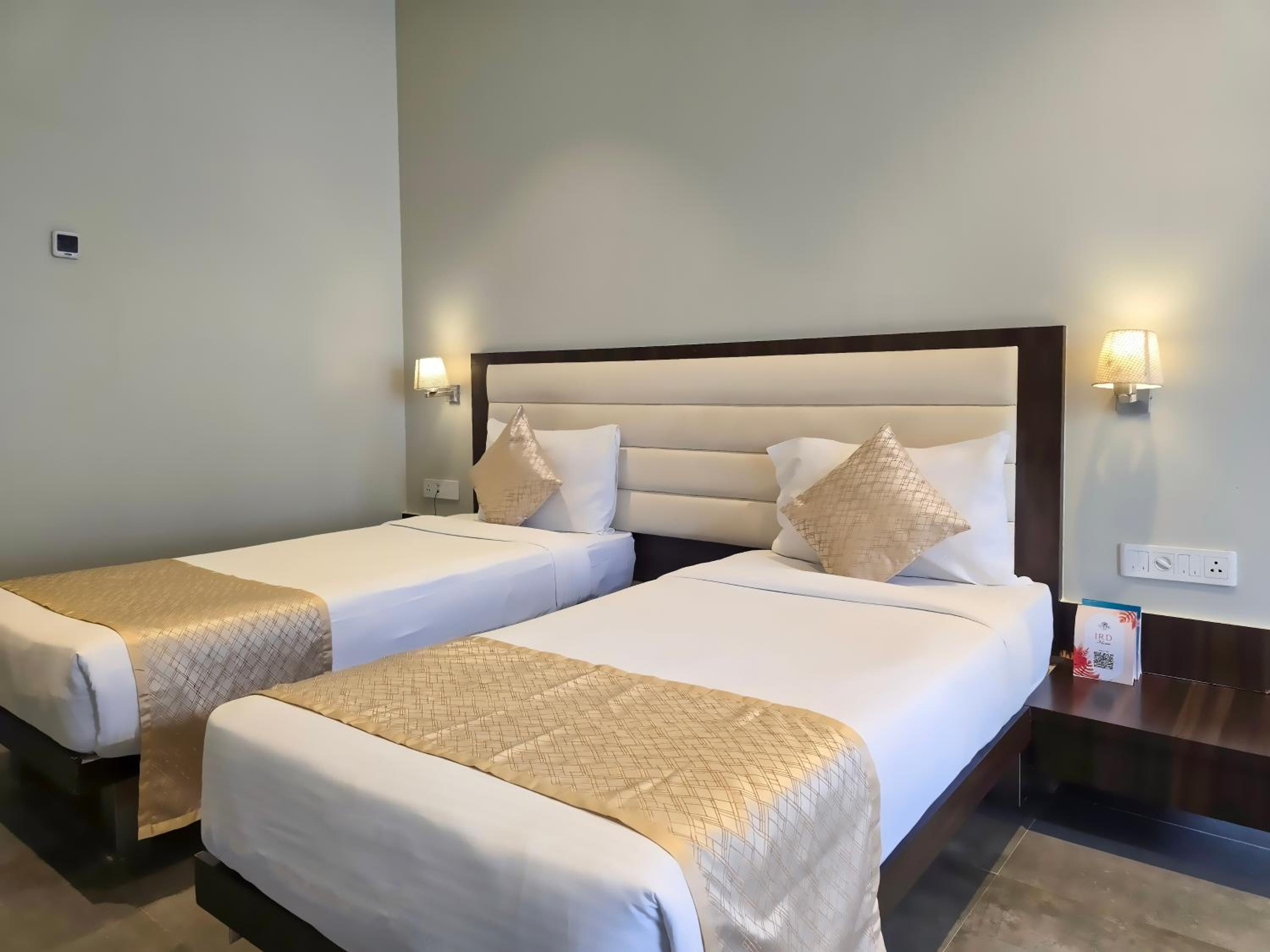 Executive Room Twin Bed - Photo 1
