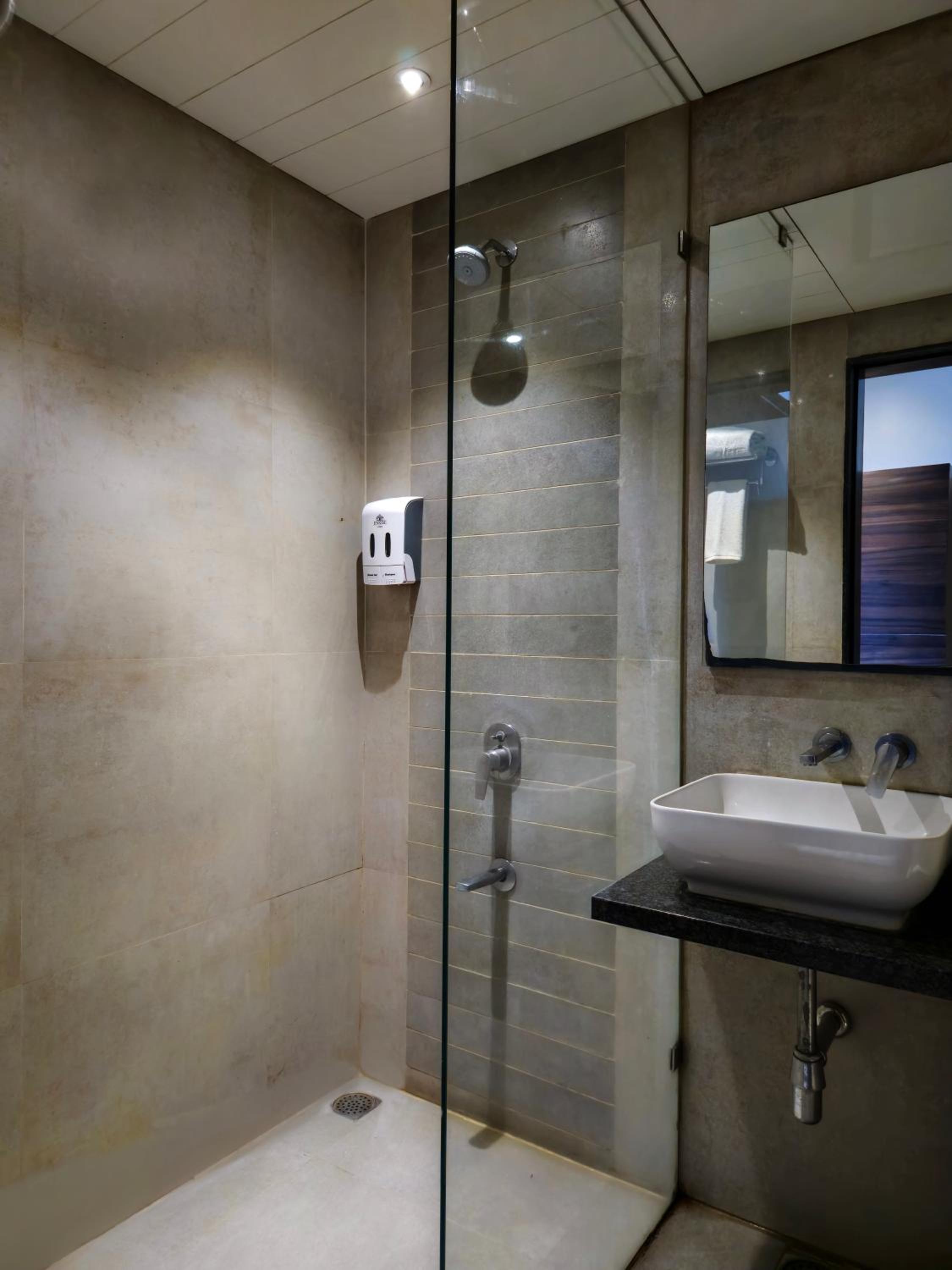 Executive Room Twin Bed - Photo 6