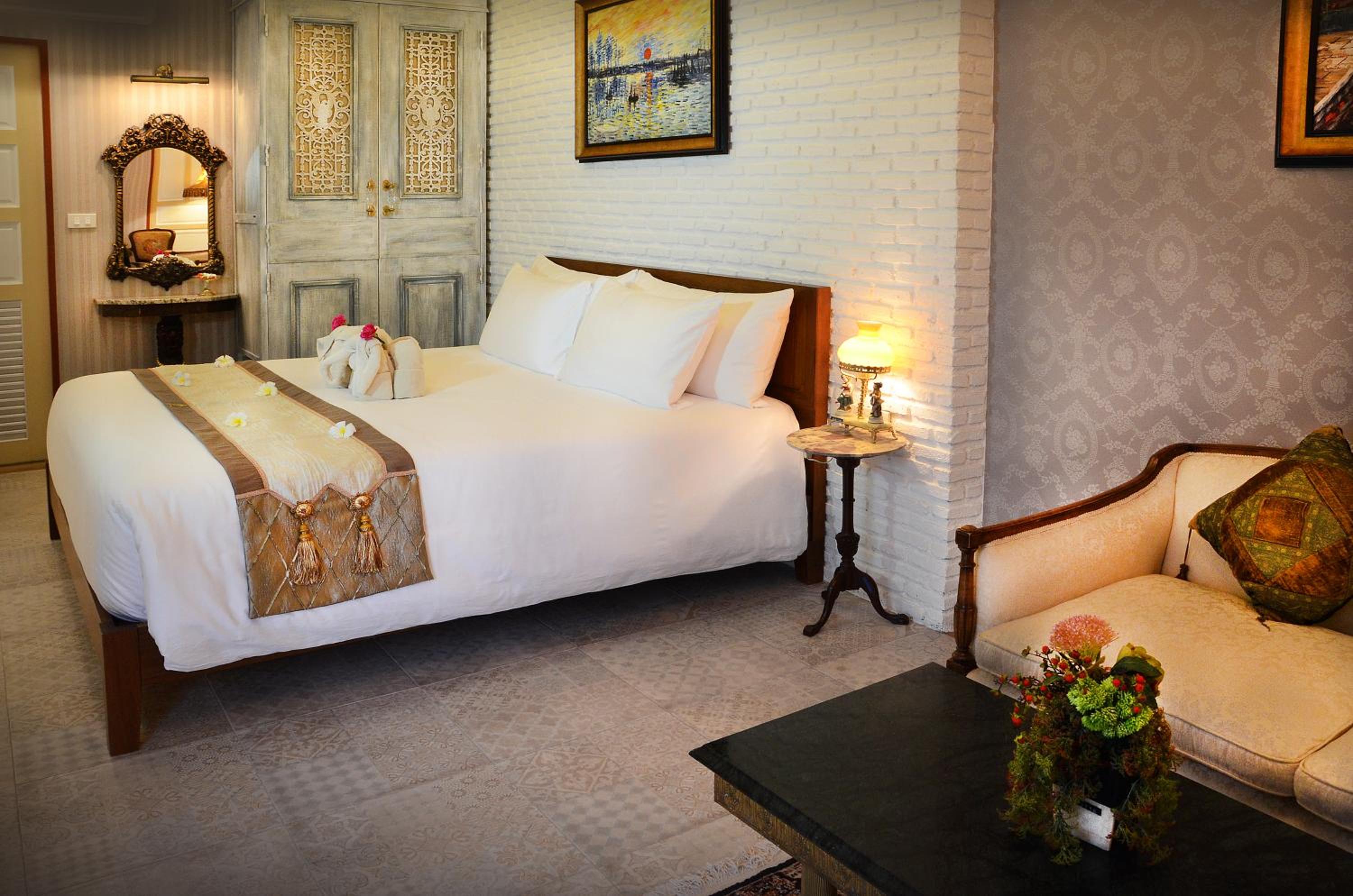 Deluxe Room - Photo 8