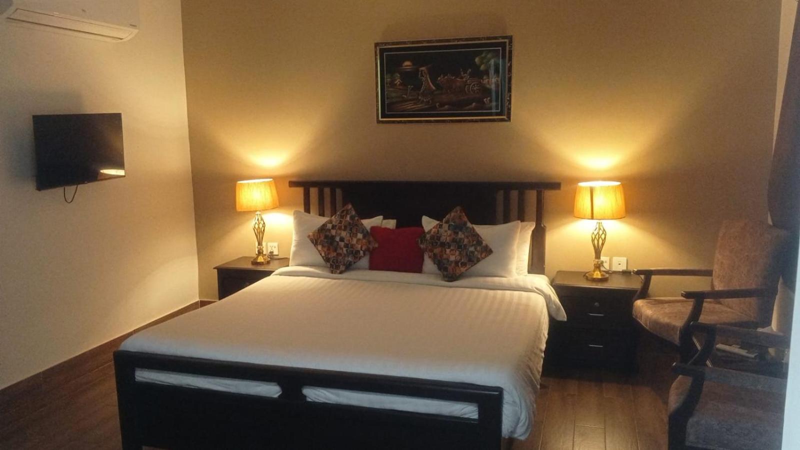 Studio Apartment photo 1