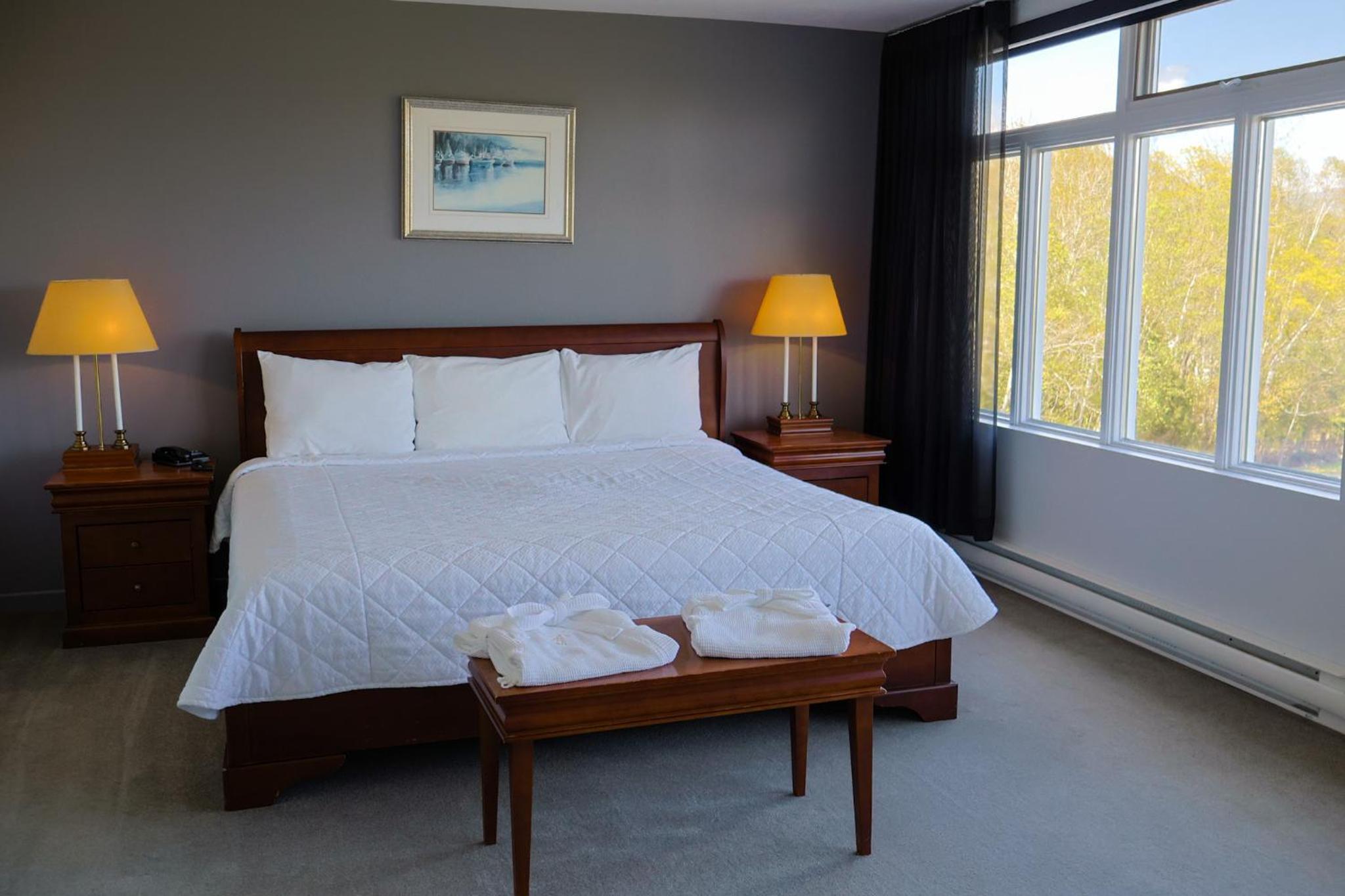 Executive Suite - Photo 4