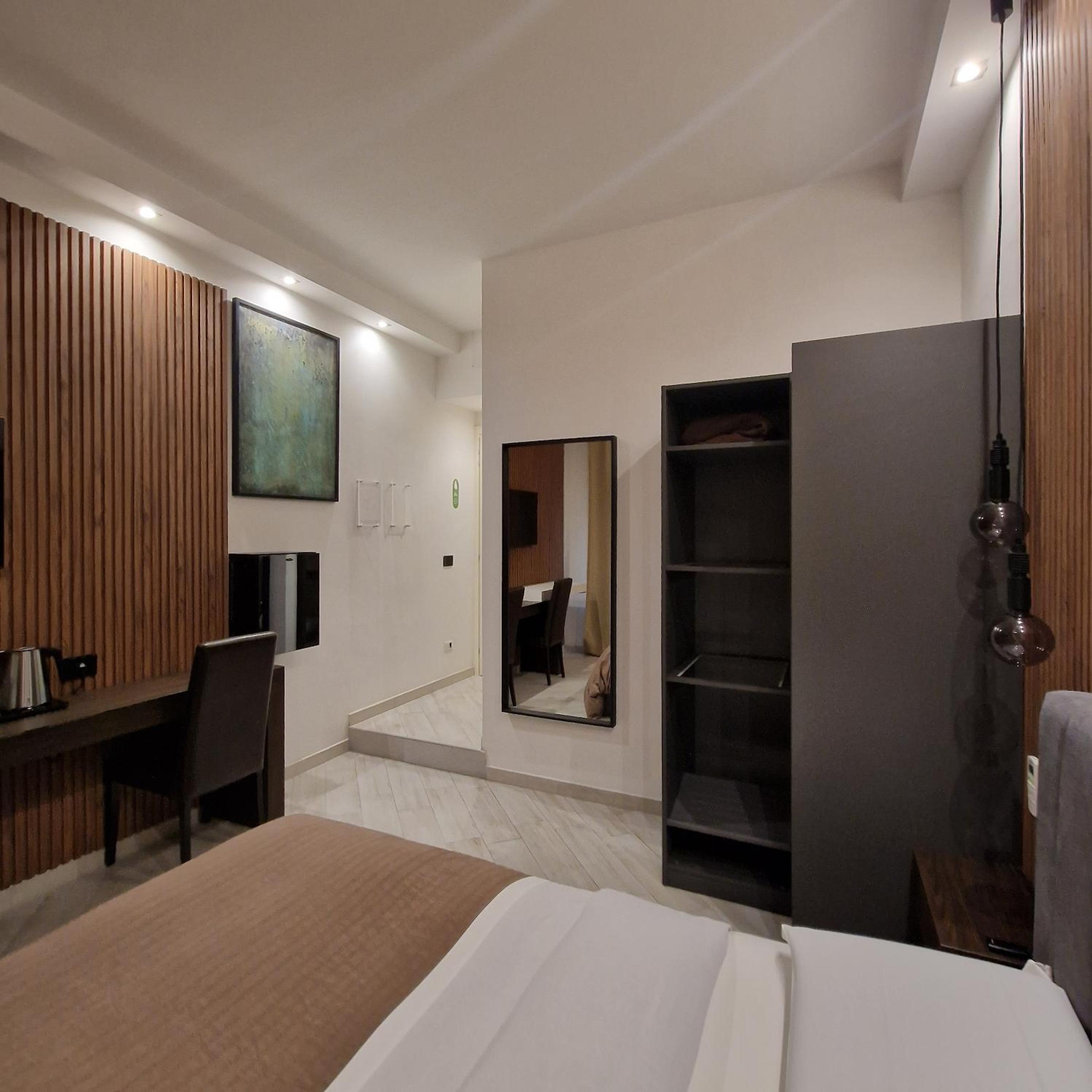 Double or Twin Room with Private Bathroom photo 3