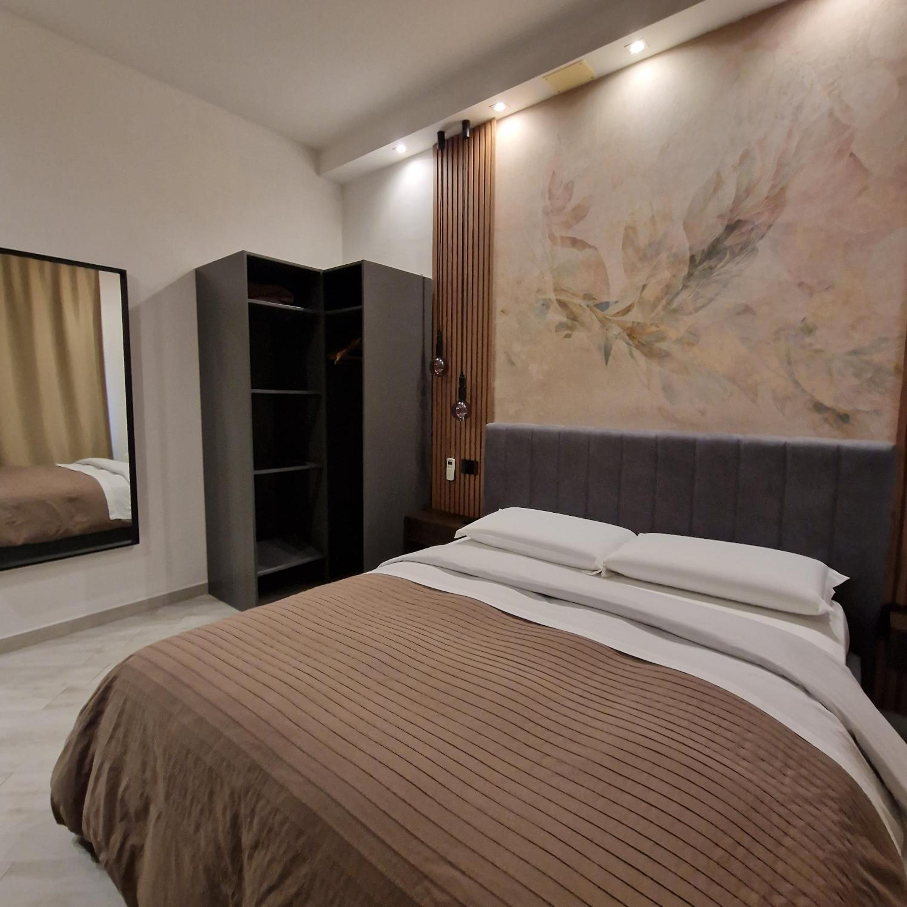 Double or Twin Room with Private Bathroom photo 2