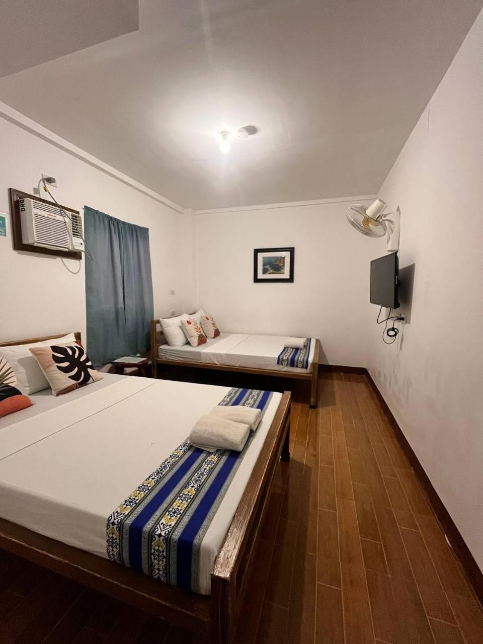 Deluxe Family Room - Photo 2