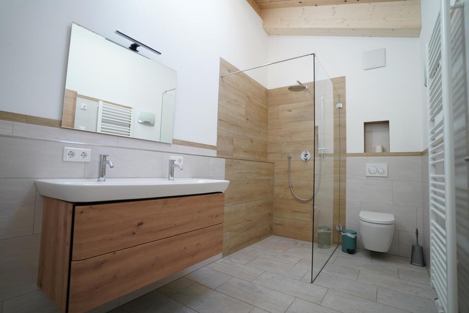 Three-Bedroom Apartment with Balcony photo 2
