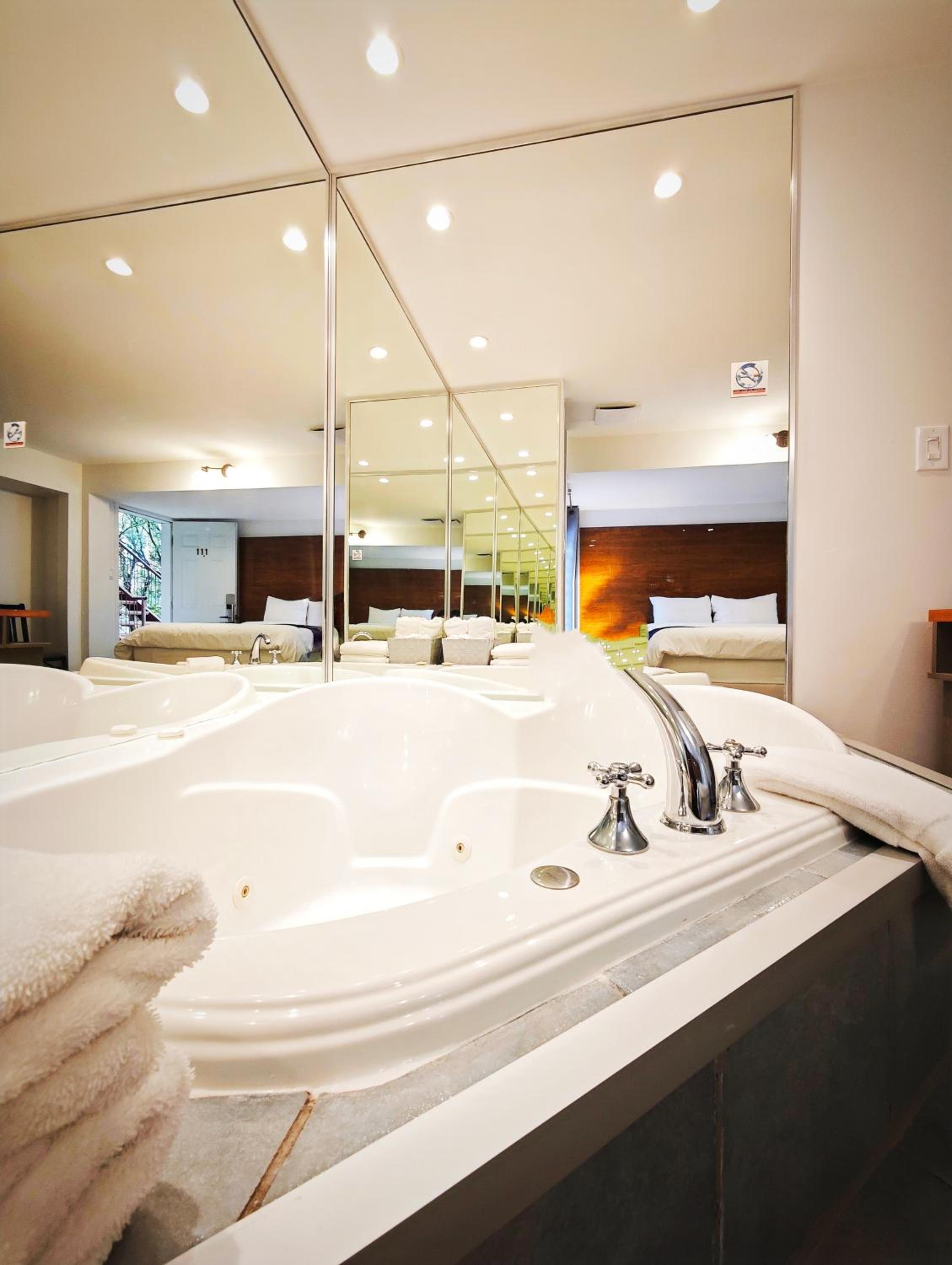 Queen Room with Spa Bath photo 3