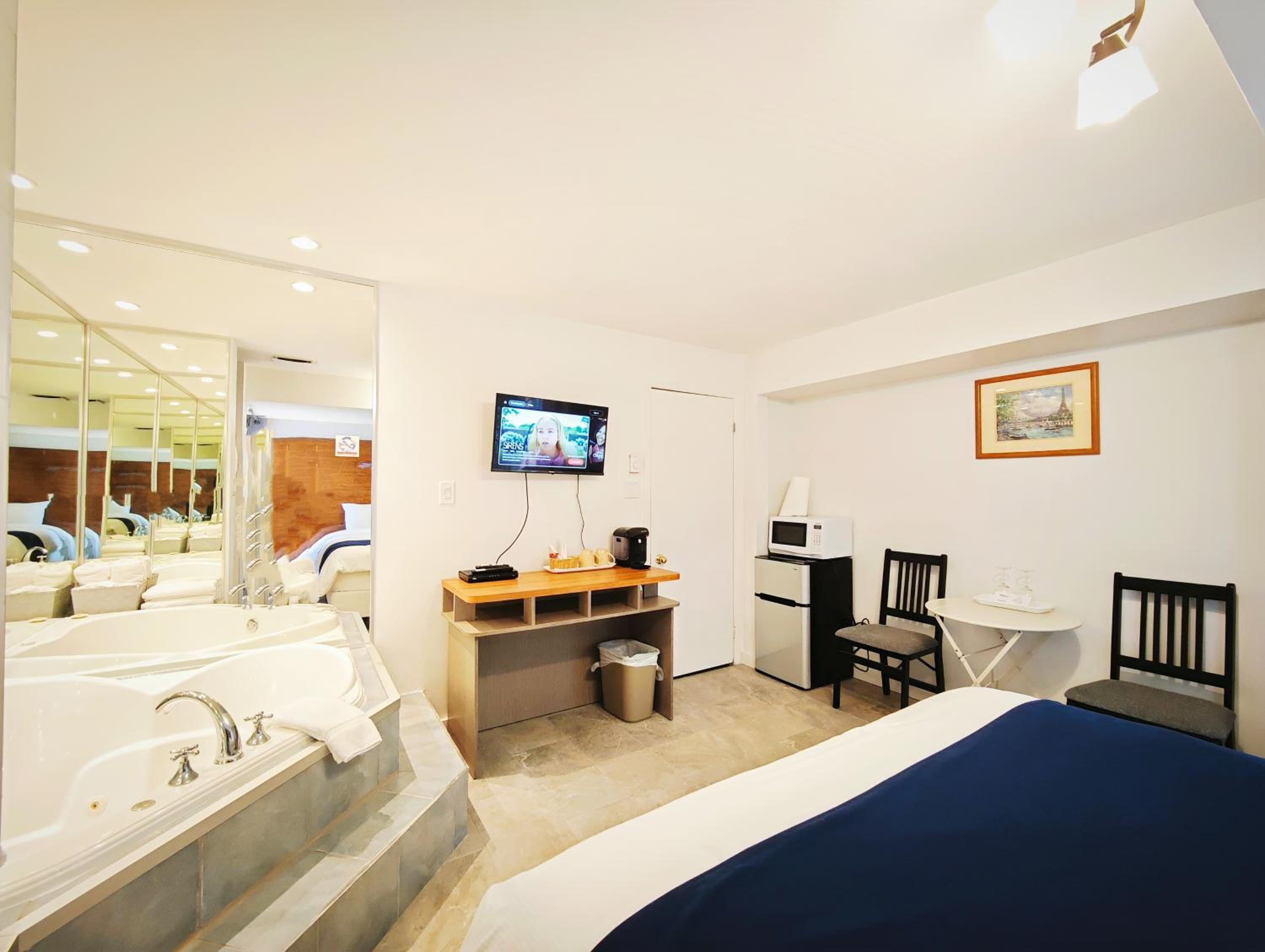 Queen Room with Spa Bath photo 2