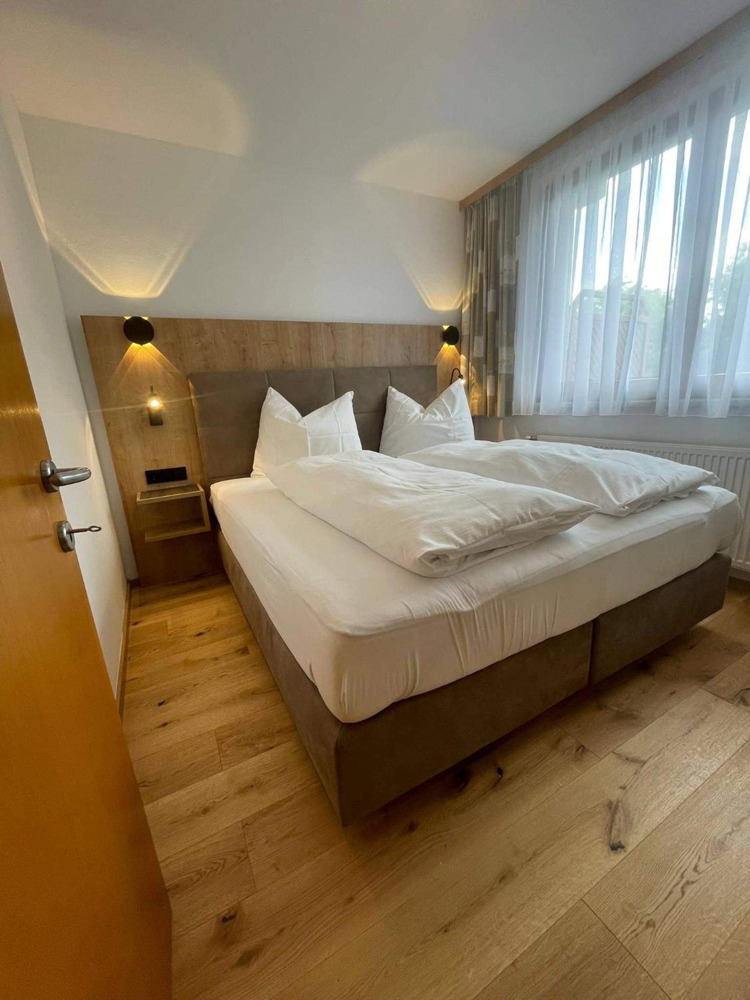Two-Bedroom Apartment with Balcony photo 2