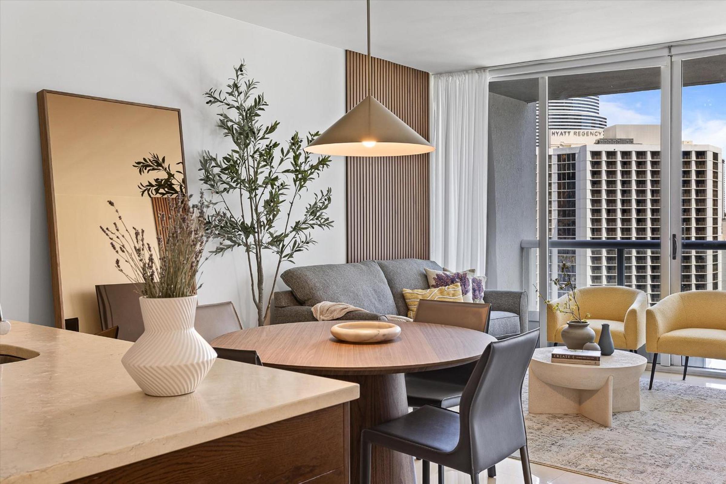 One-Bedroom Apartment with Balcony and Water View photo 2