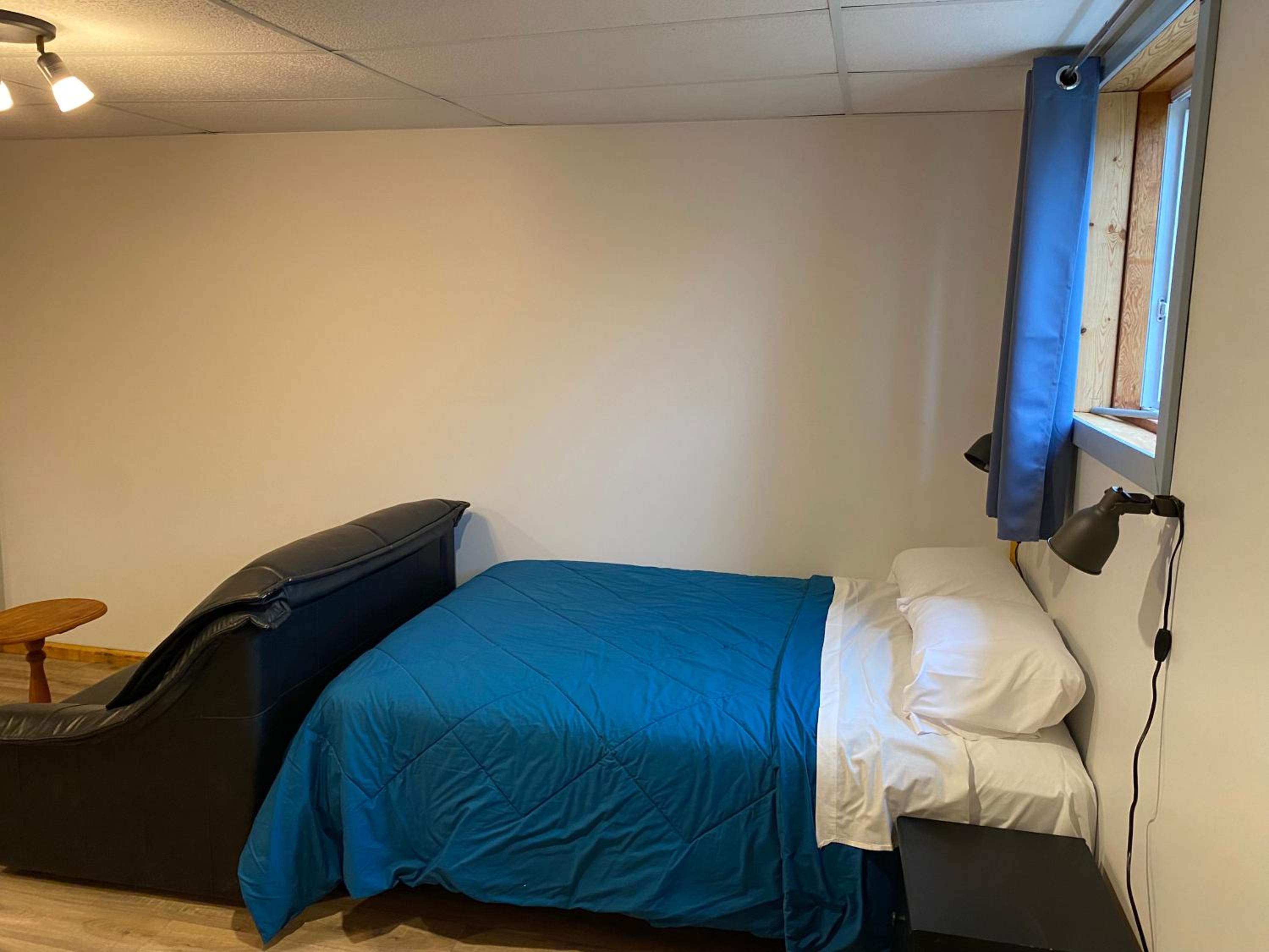 One-Bedroom Standard Apartment photo 2