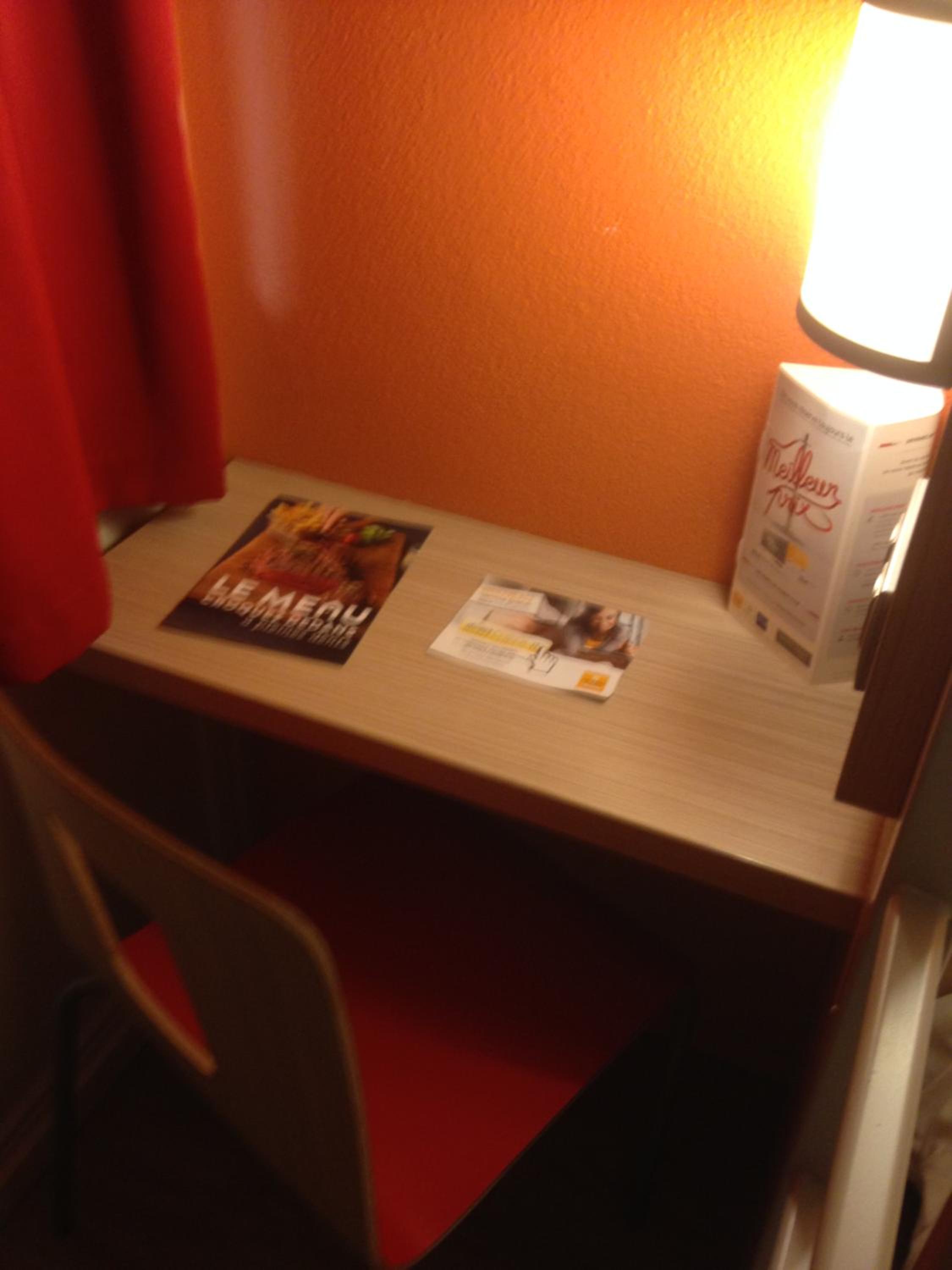 Triple Room (1 Double Bed + 1 Bunk Bed) - Photo 3
