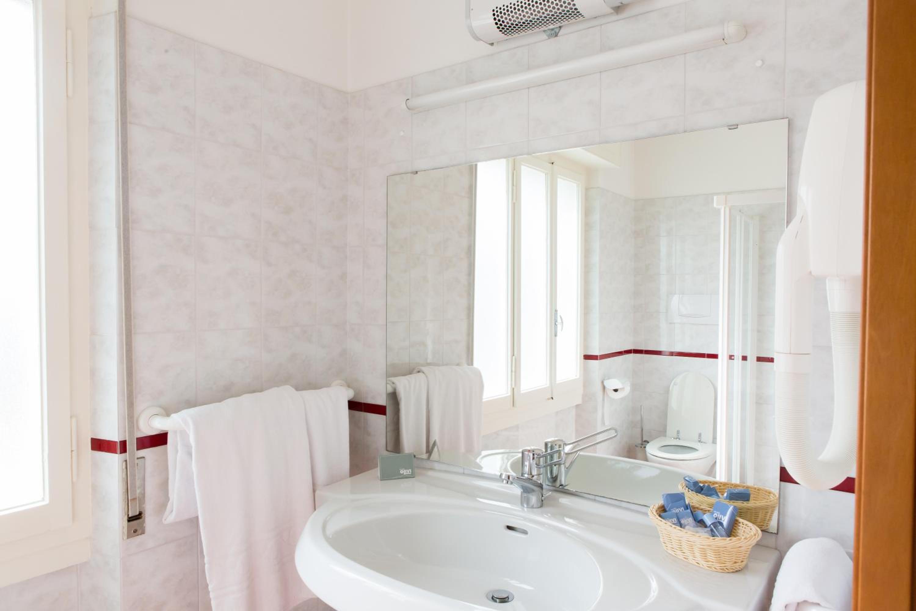 Standard Triple Room - Photo 3