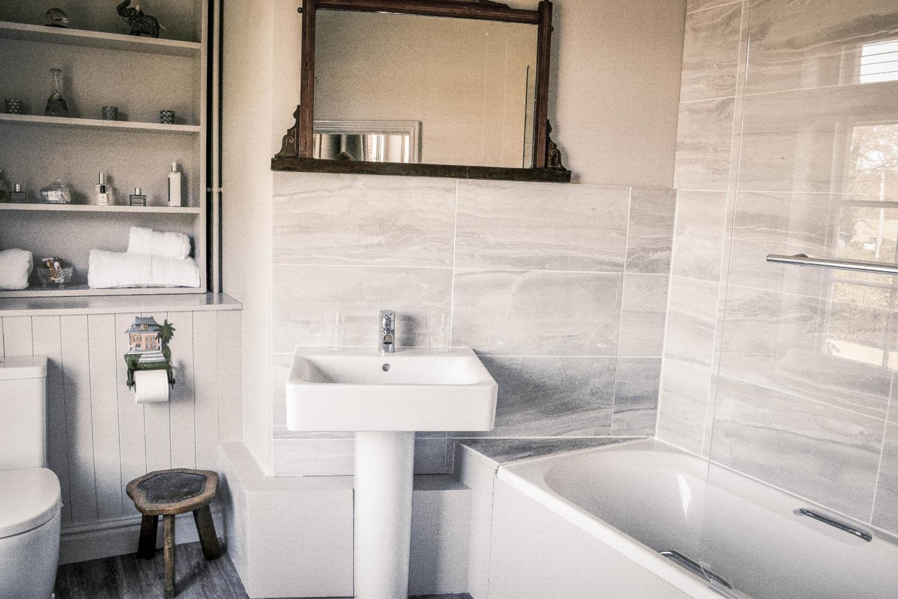 Twin Room with Bathroom photo 2