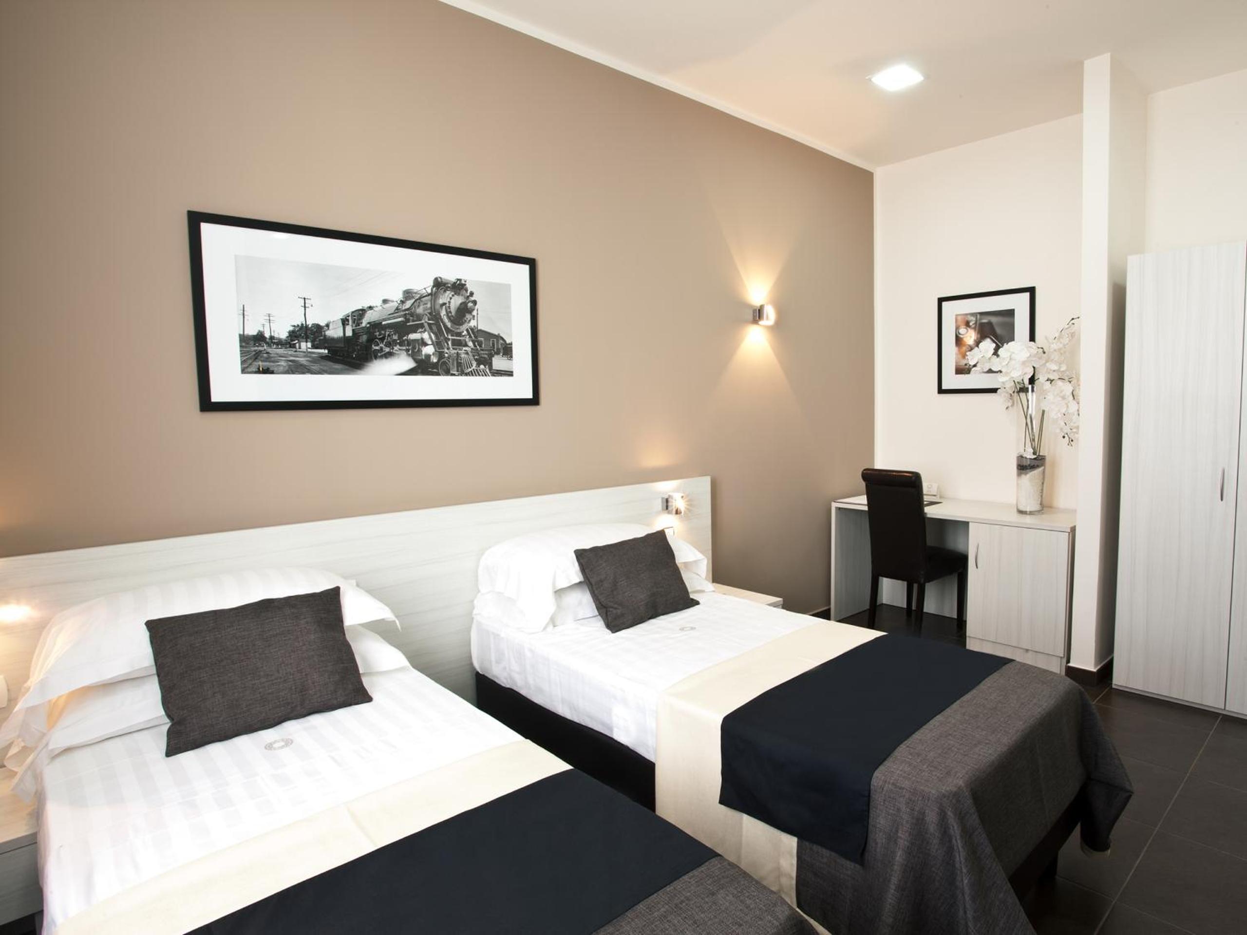 Double or Twin Room - Photo 4
