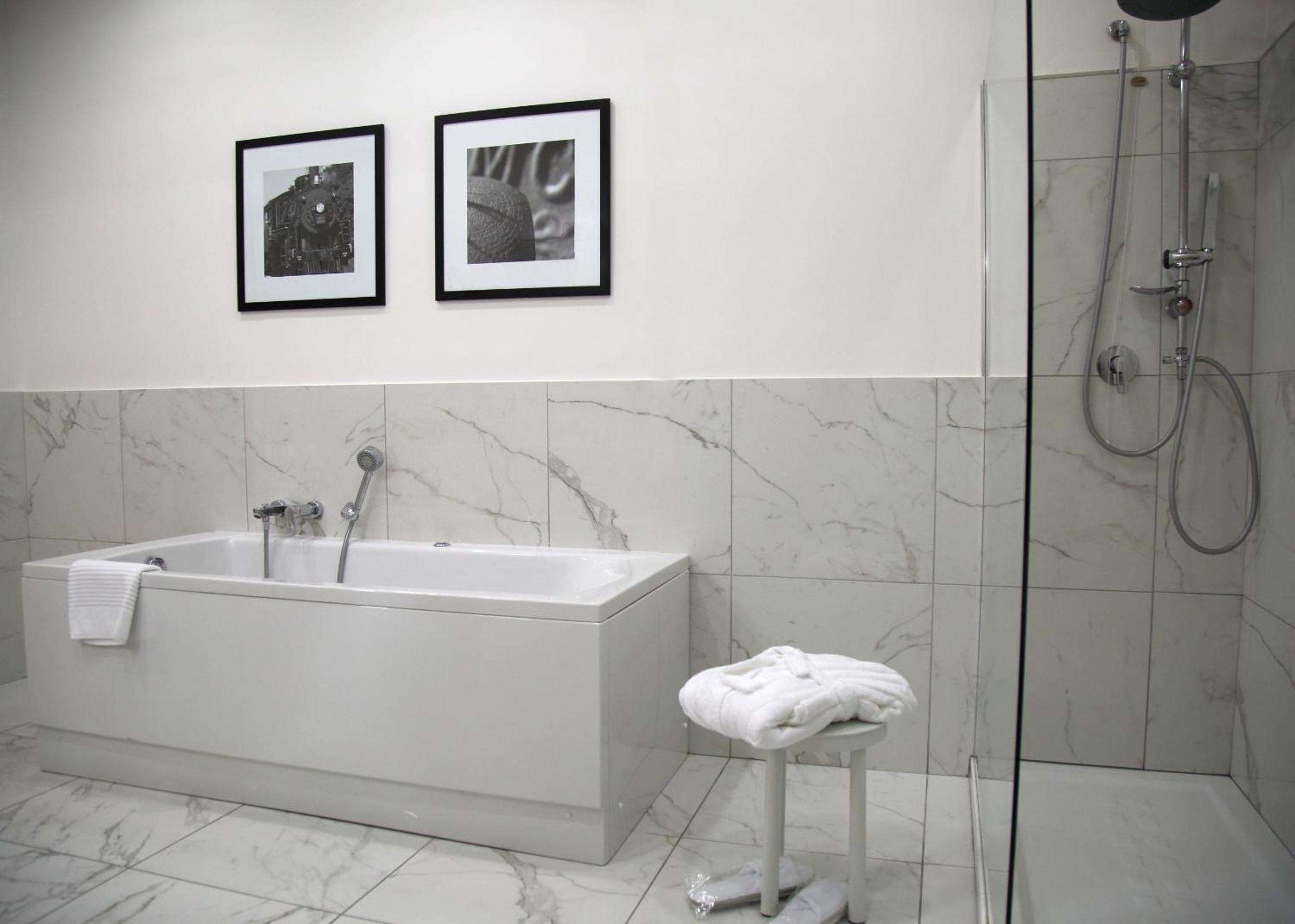 Business Suite - Photo 4