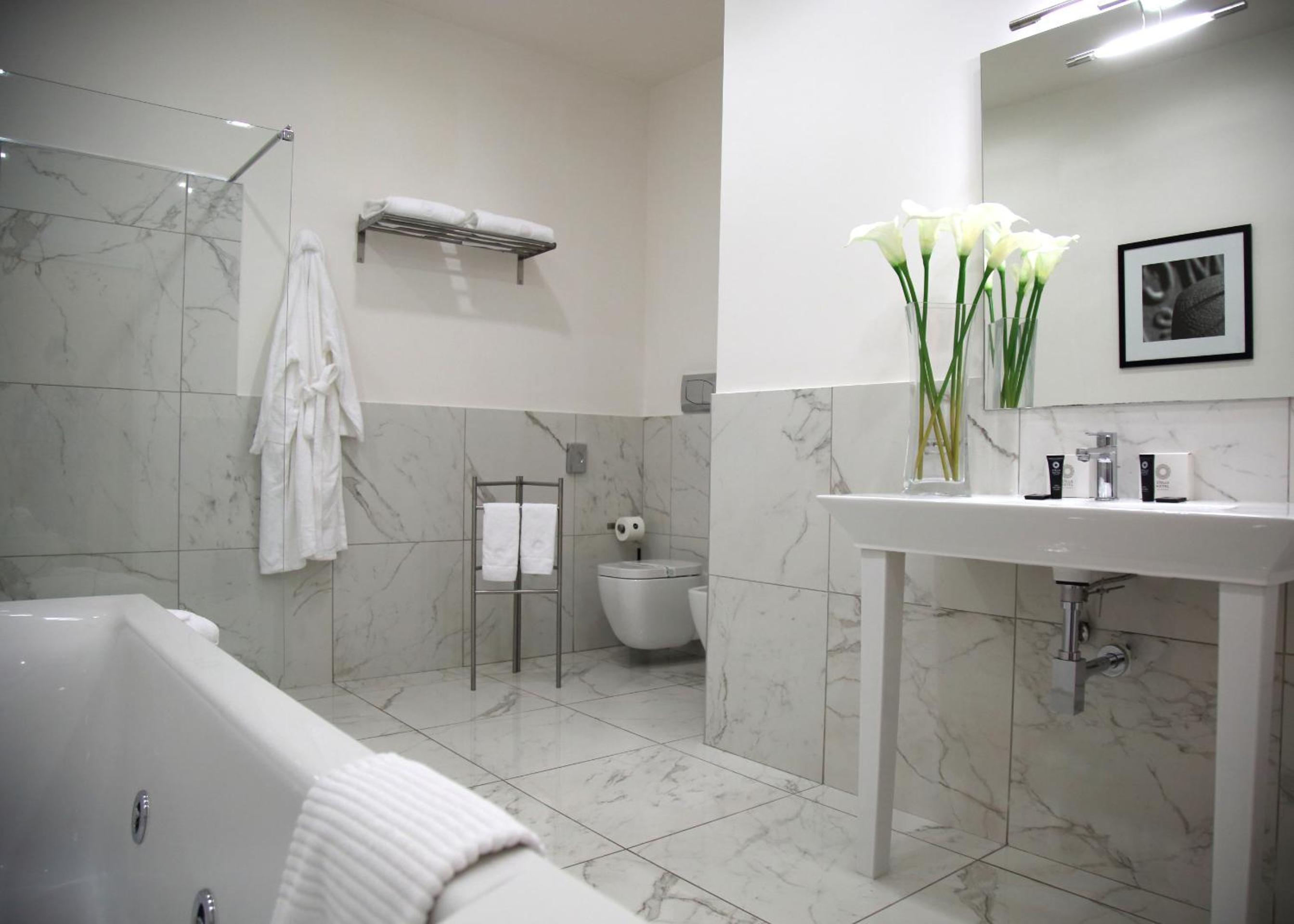 Business Suite - Photo 3