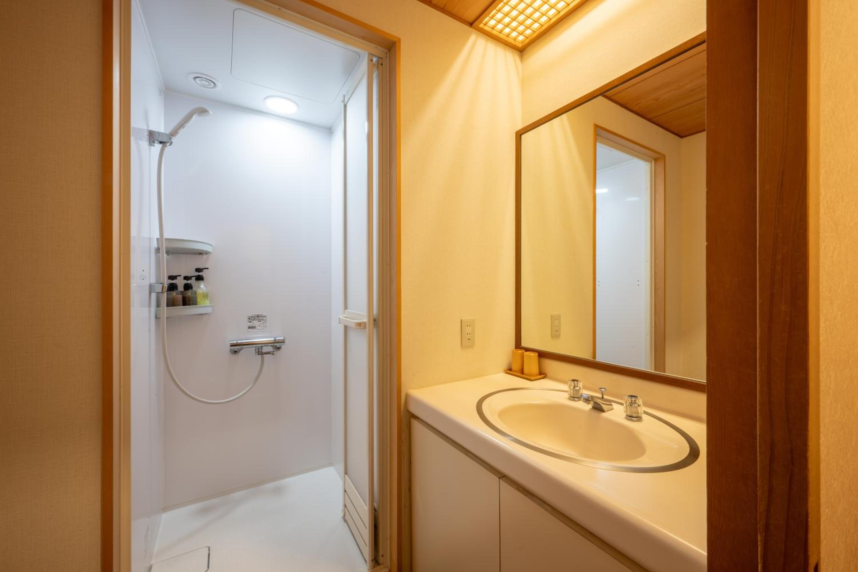 Twin Room with Tatami Area - Non-Smoking photo 3